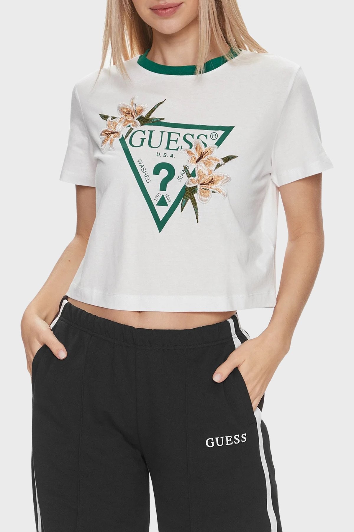 GUESS ÖNÜ ÇİÇEKLİ AMBLEM TSİHRT