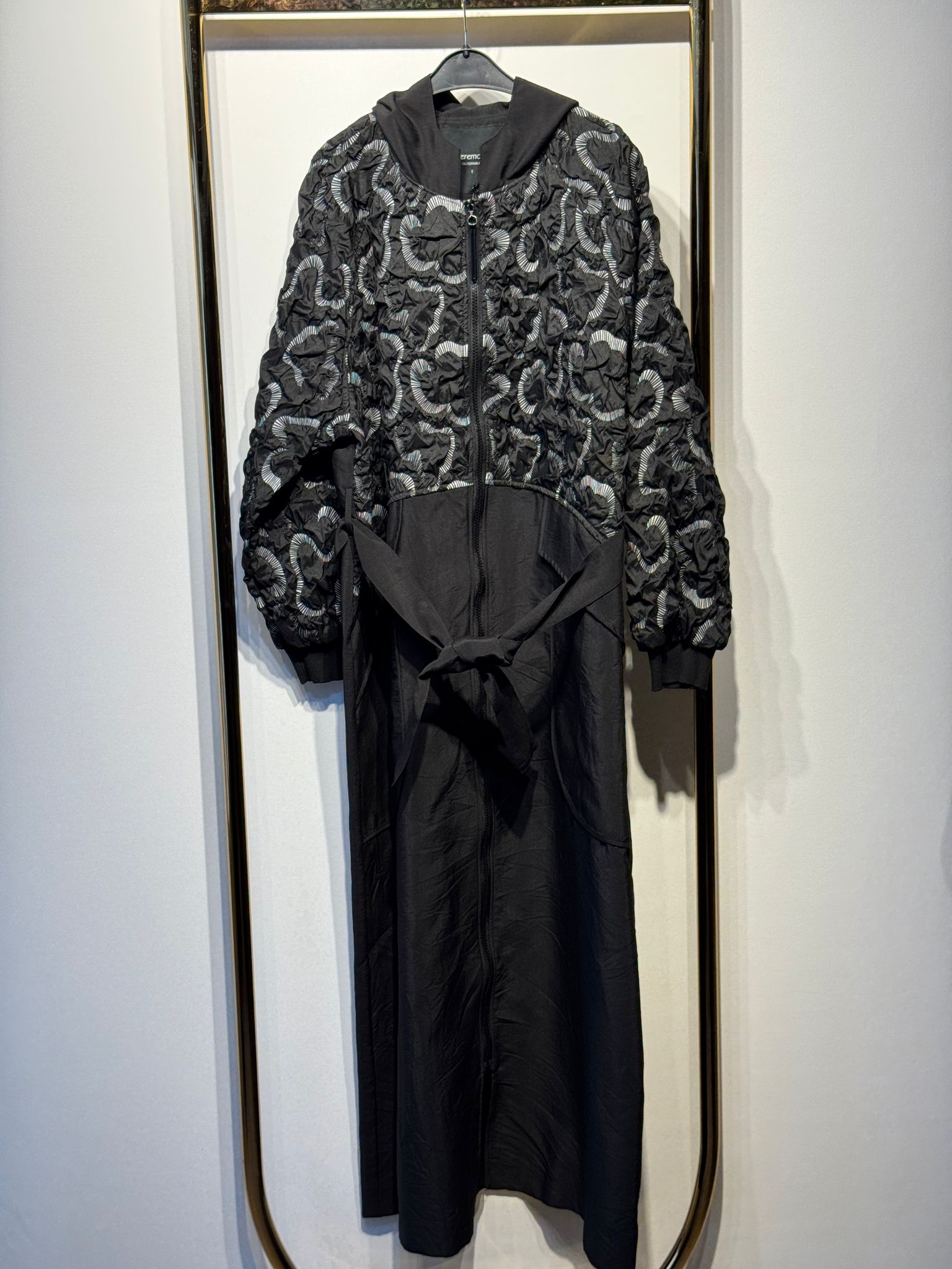 CEREMONY Önü Kapitone Garnili Kapşonlu Önden Fermuarlı Trençkot