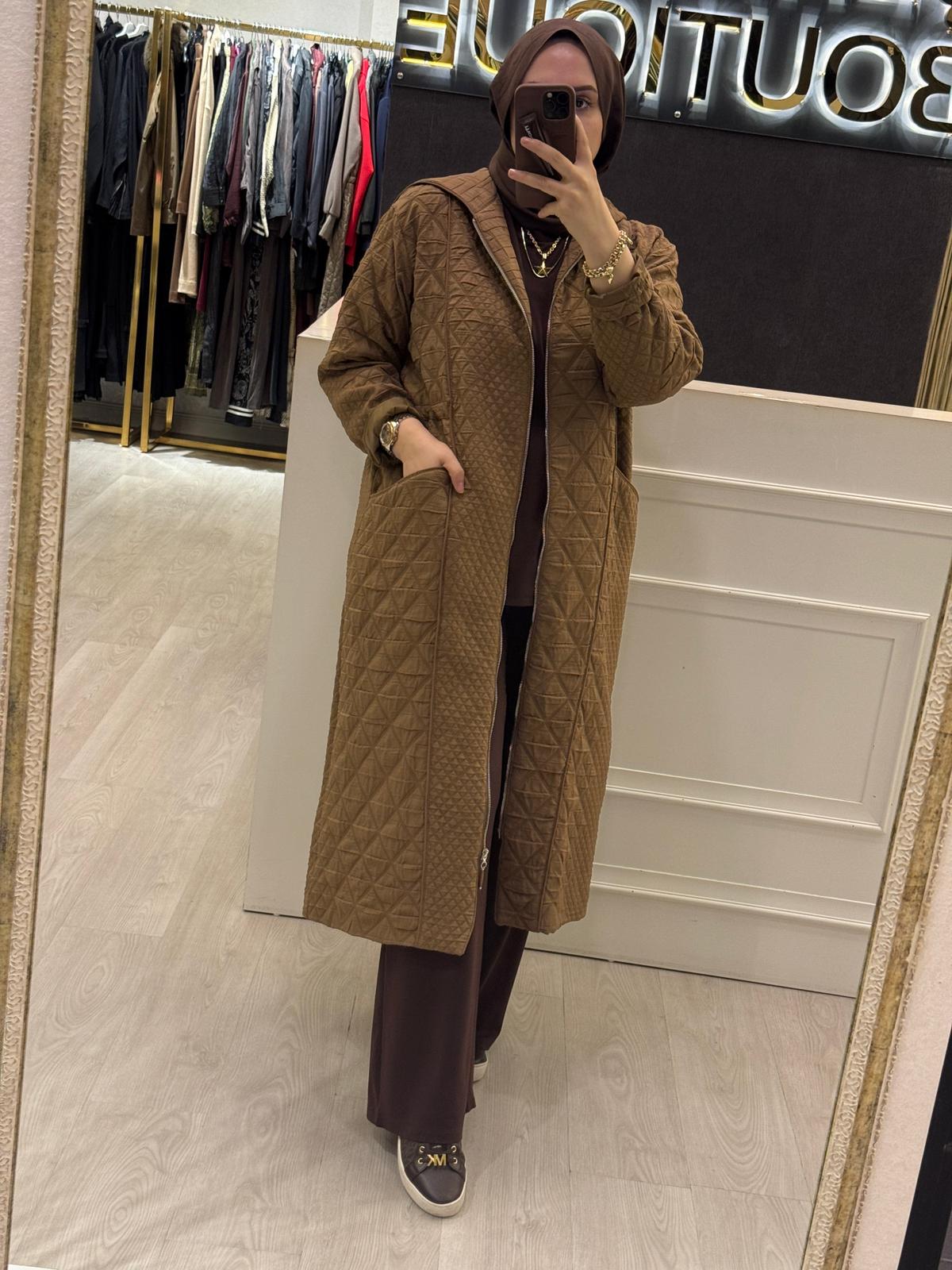 CEREMONY Kapşonu Fermuar Detaylı Baklava Kapitone Kap