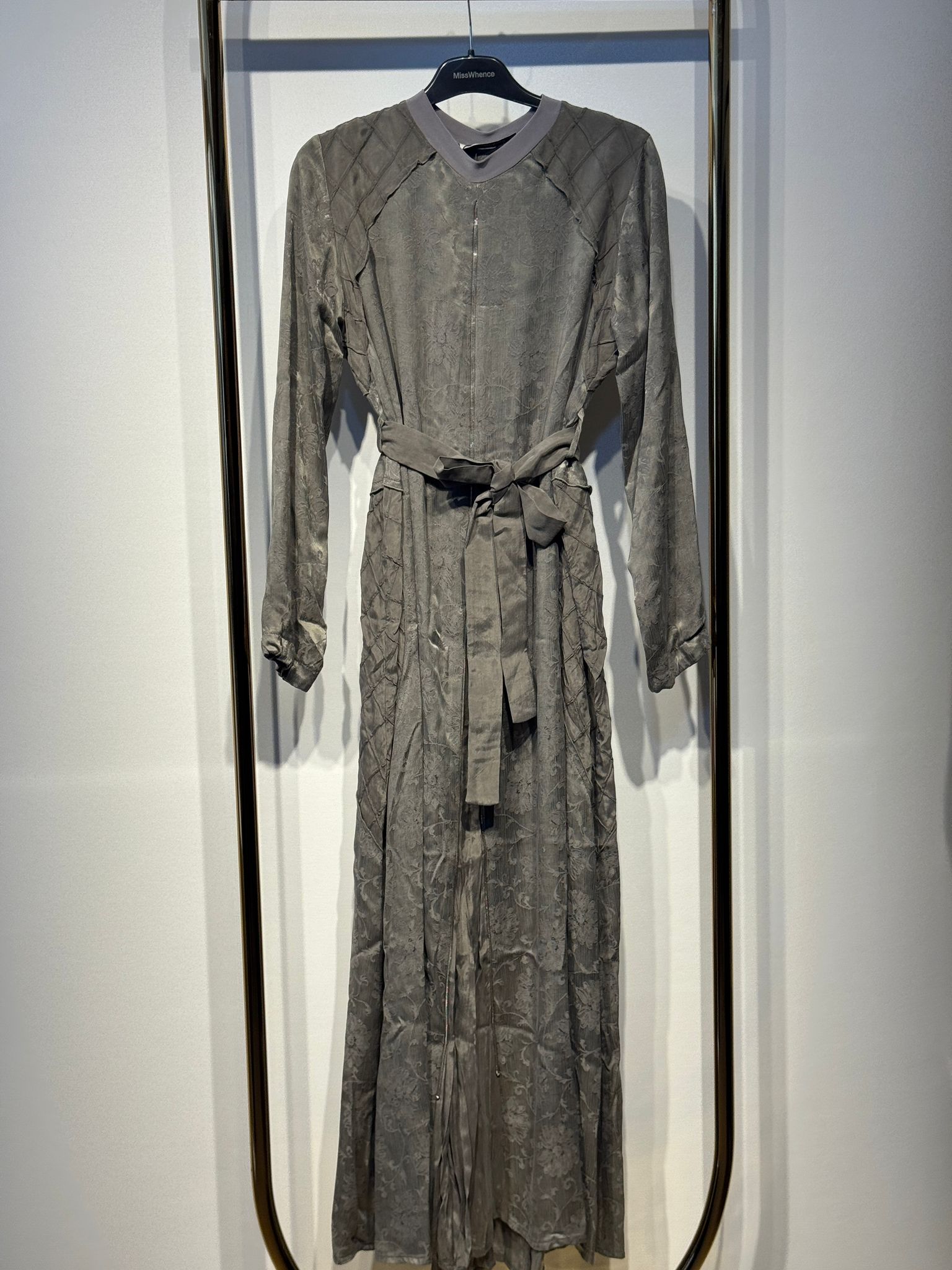 MİSSWHENCE 38835 Desenli İpek Cupra Kumaş Fermuar Detaylı Belden Bağlamalı Uzun Elbise