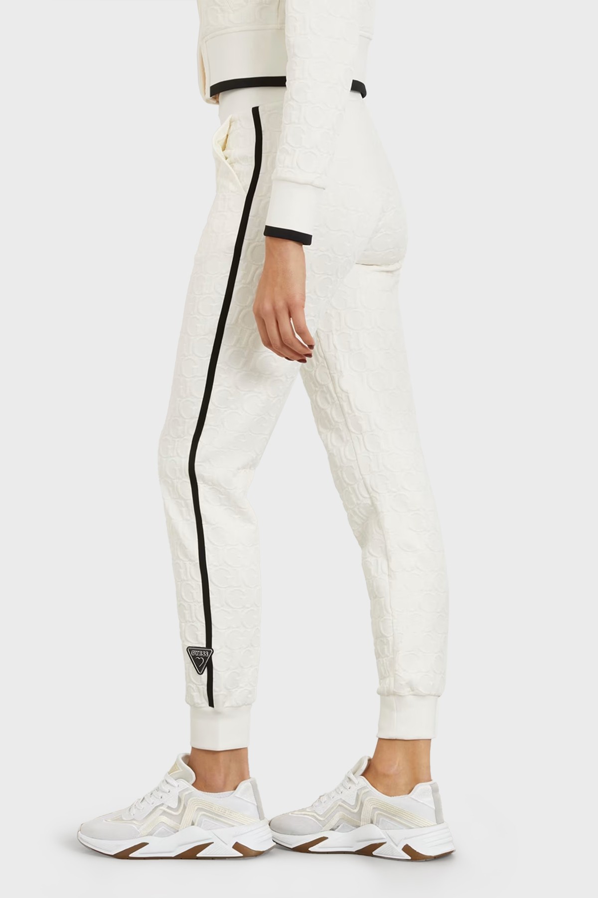 GUESS Kabartma baskılı GJ logolu jogger pantolon
