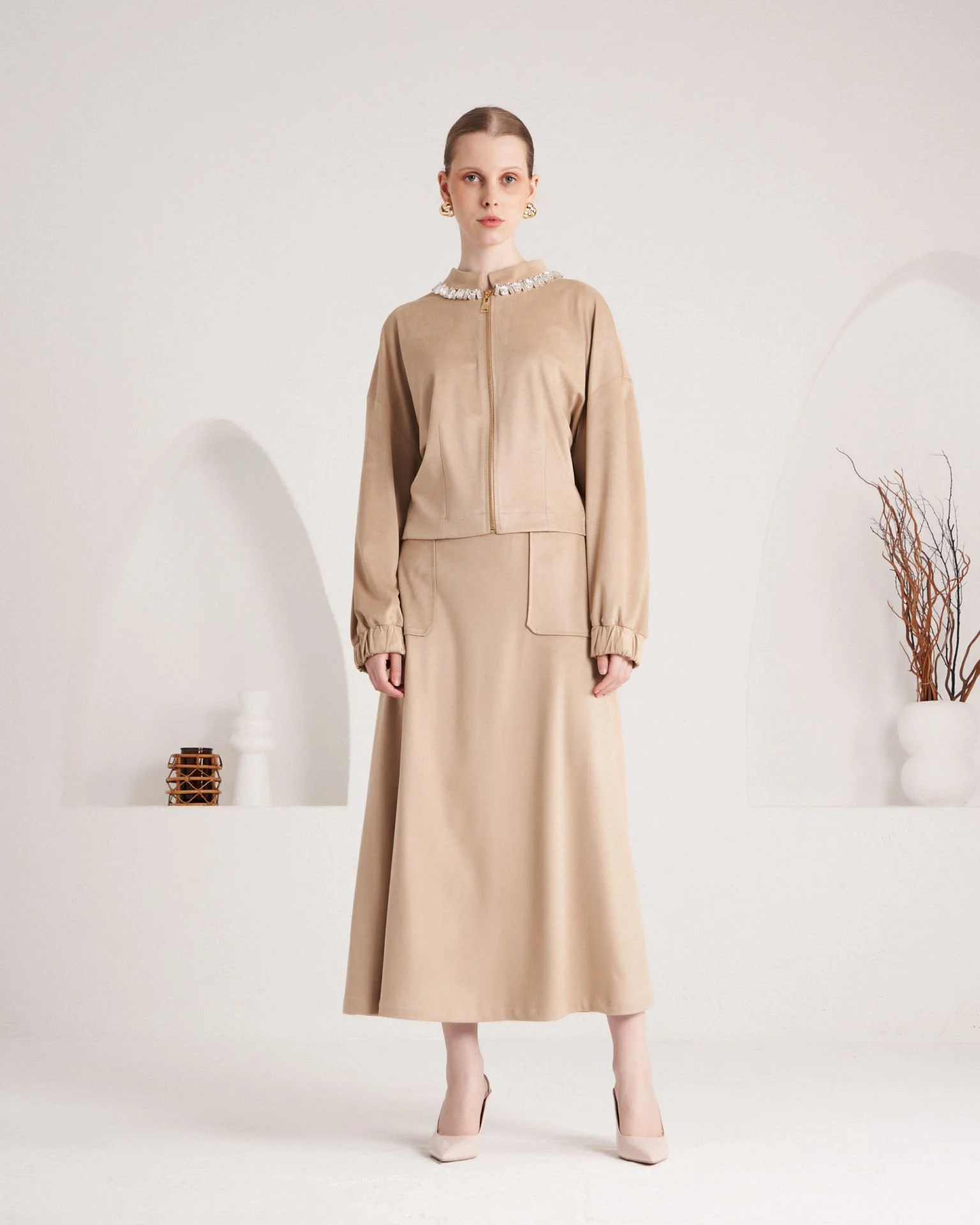 LİSA EXCLUSİVE Yakası Taş Detaylı Hırka- Nubuk Etekli Takım