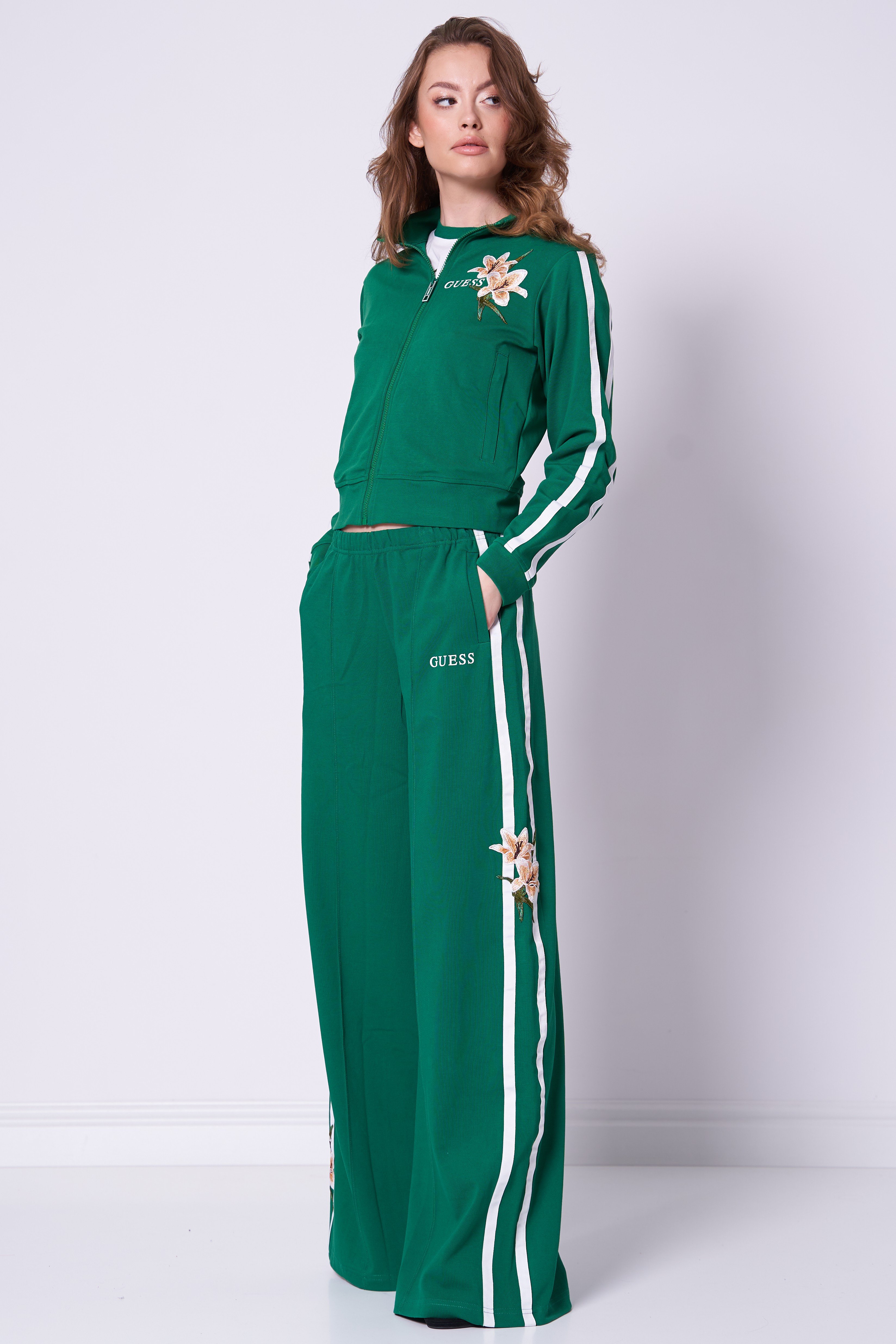 GUESS ÇİÇEK DESENLİ NAKIŞ İŞLEMELİ SWEATSHİRT