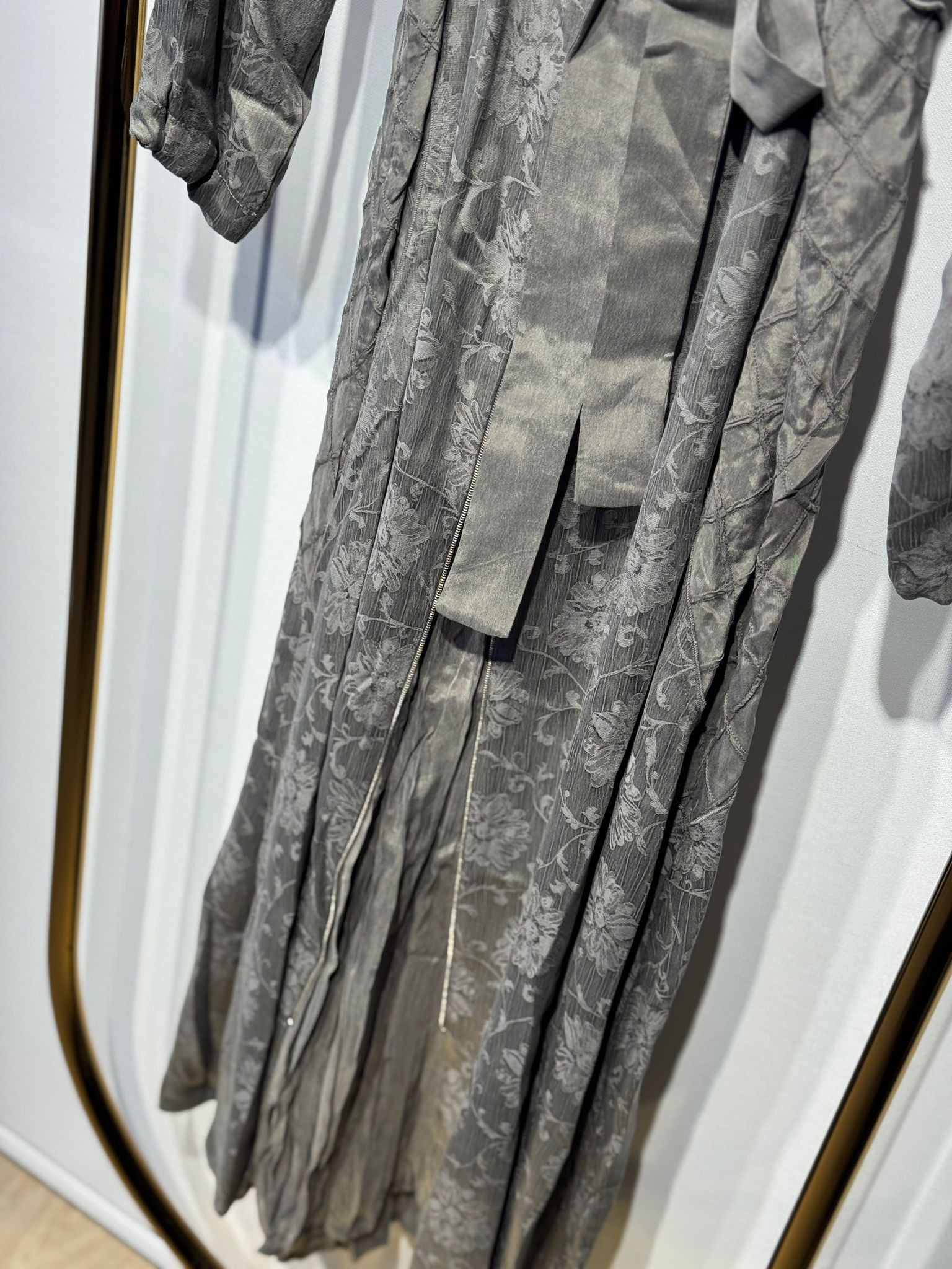 MİSSWHENCE 38835 Desenli İpek Cupra Kumaş Fermuar Detaylı Belden Bağlamalı Uzun Elbise