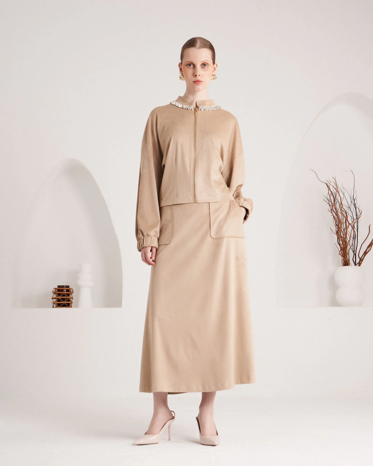 LİSA EXCLUSİVE Yakası Taş Detaylı Hırka- Nubuk Etekli Takım