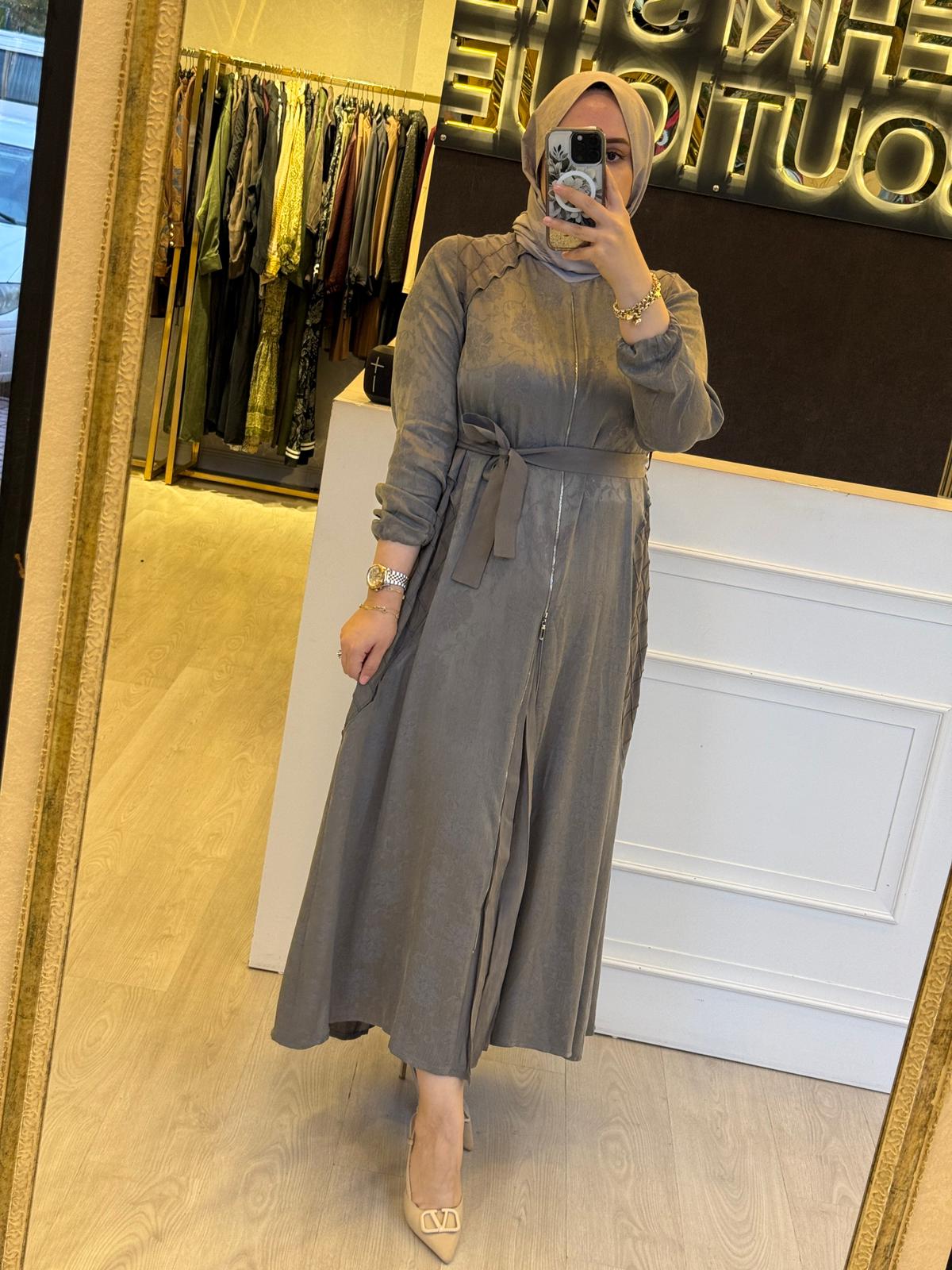 MİSSWHENCE 38835 Desenli İpek Cupra Kumaş Fermuar Detaylı Belden Bağlamalı Uzun Elbise