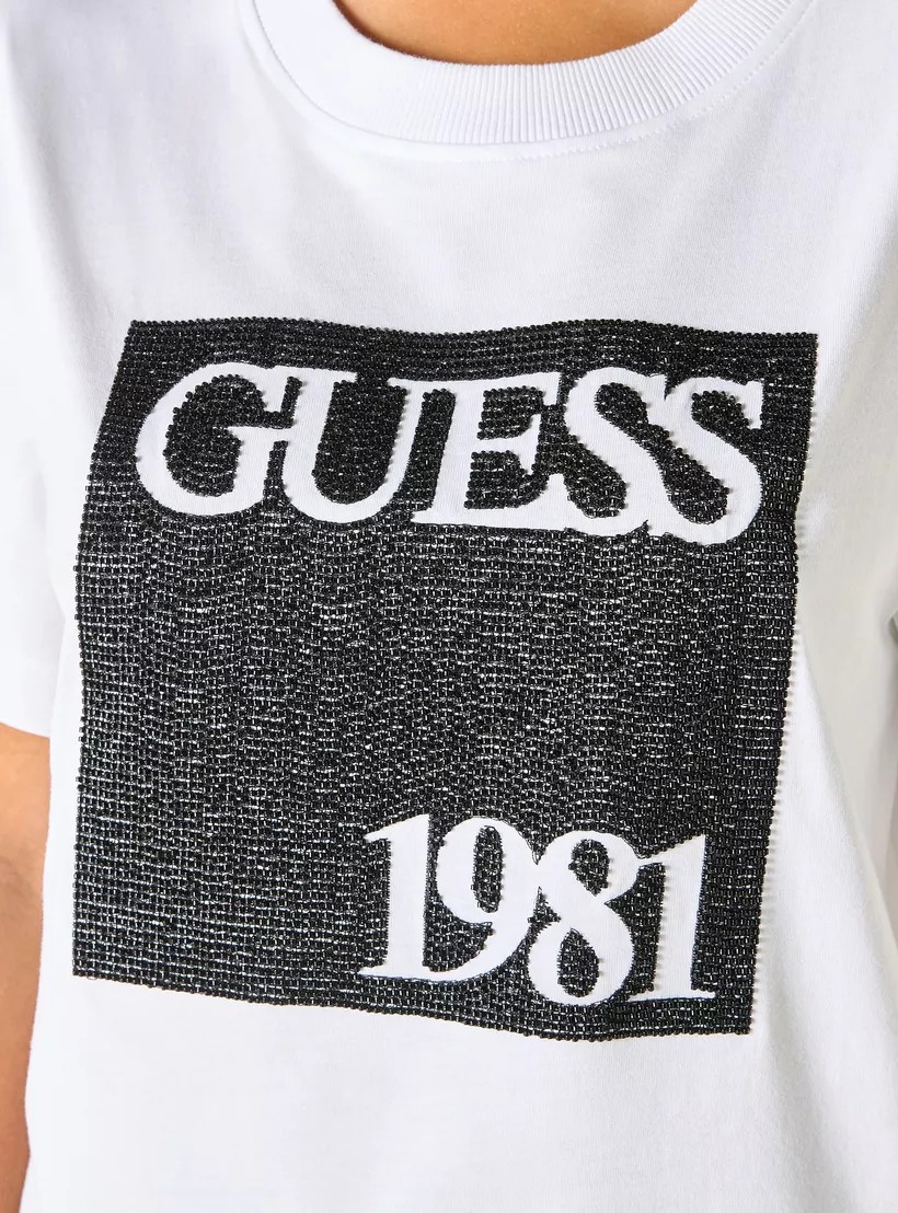 GUESS Önde logolu t-shirt