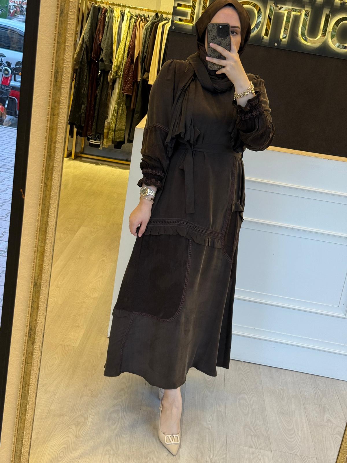 MİSSWHENCE 38818 Fular Hediyeli Belden Bağlamalı Nakış İşleme Detaylı Uzun İpek Cupra Elbise