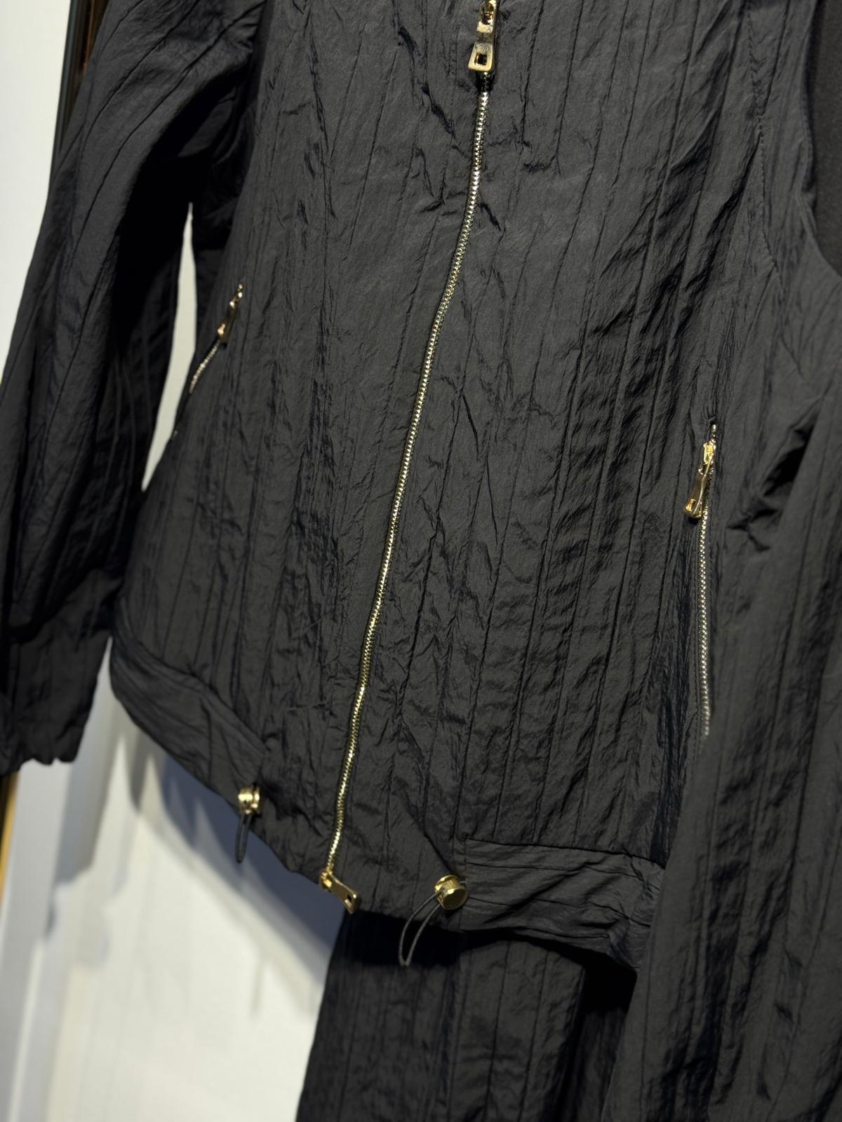 MİSSWHENCE 38216 Gold Fermuar Detaylı Kabartma Kumaş Ceket Etek Takım