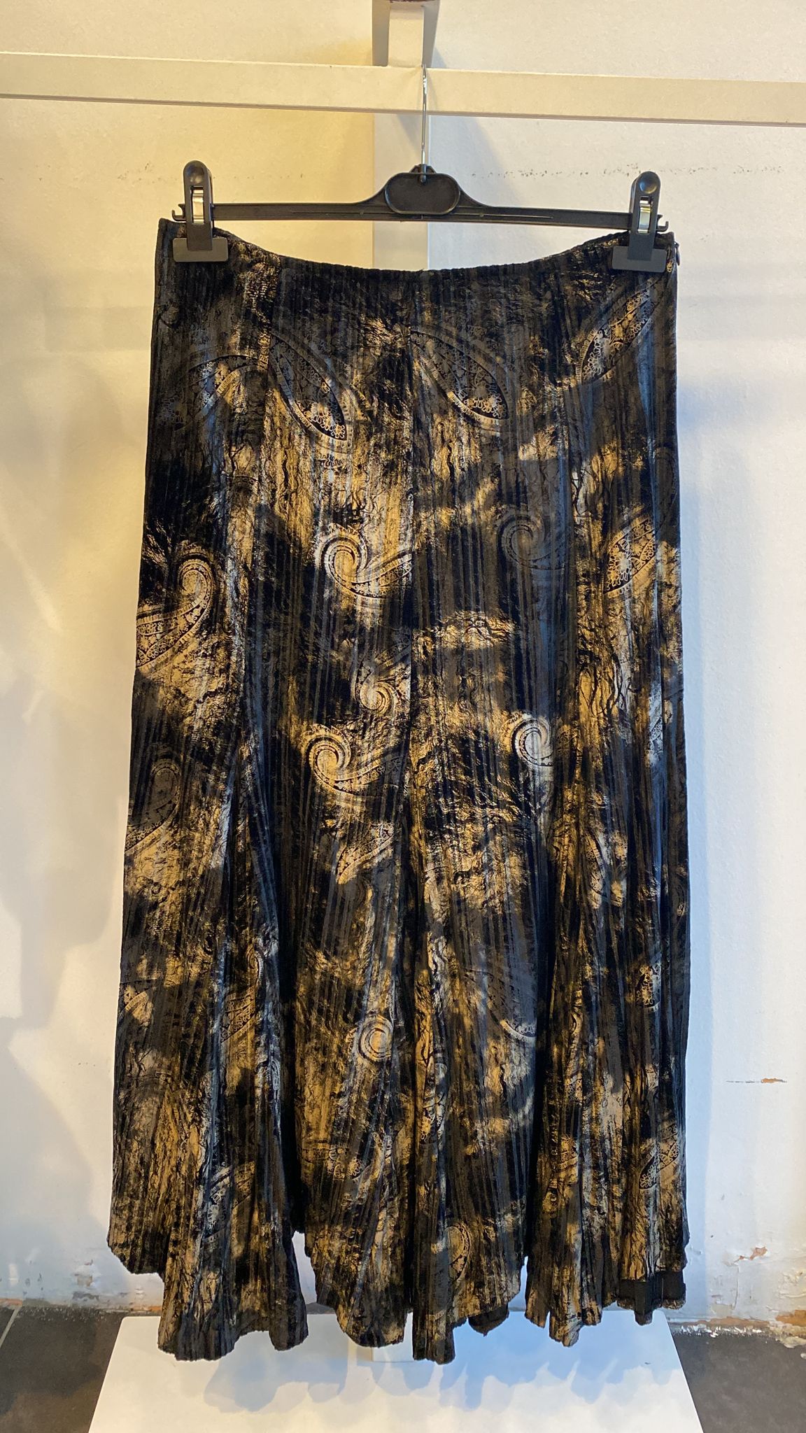 SENTEZ KADİFE KIRIŞTIRMA ETEK