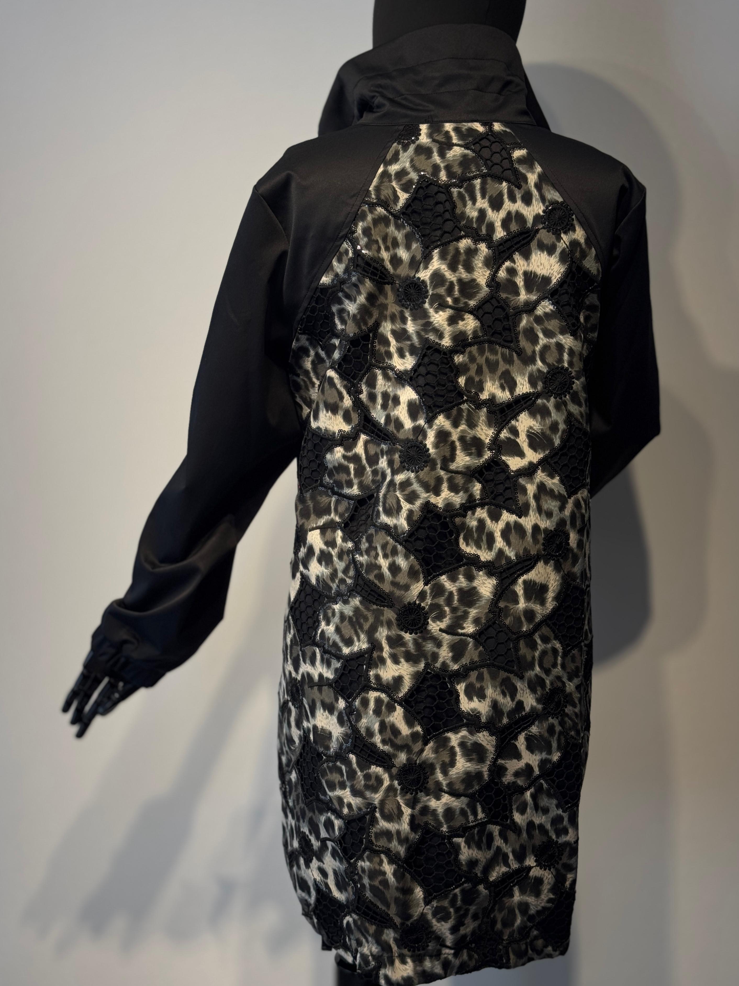 FUAT GÜRSEN Önden Fermuarlı Arka Nakış ve Leopar Detaylı Kap