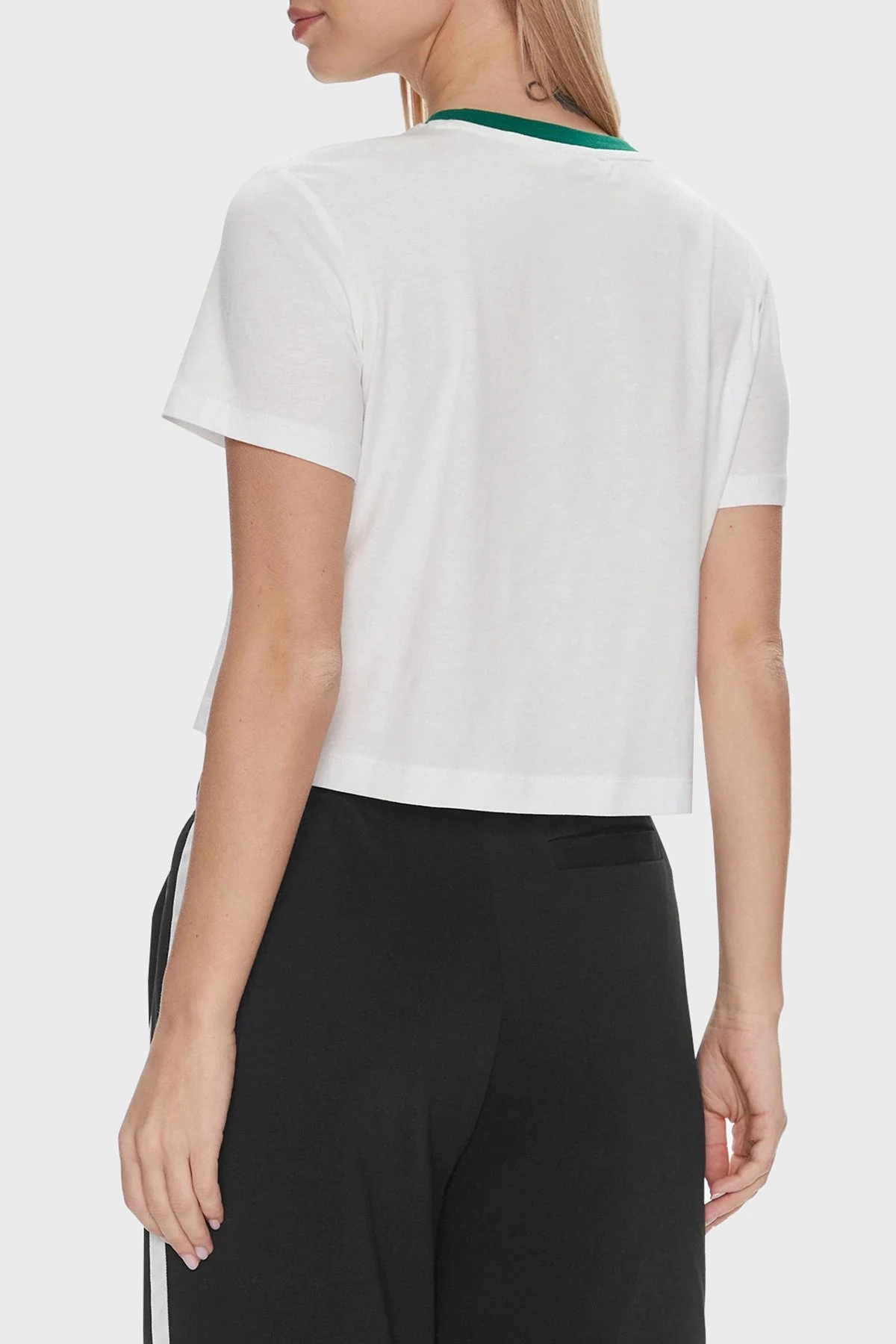 GUESS ÖNÜ ÇİÇEKLİ AMBLEM TSİHRT