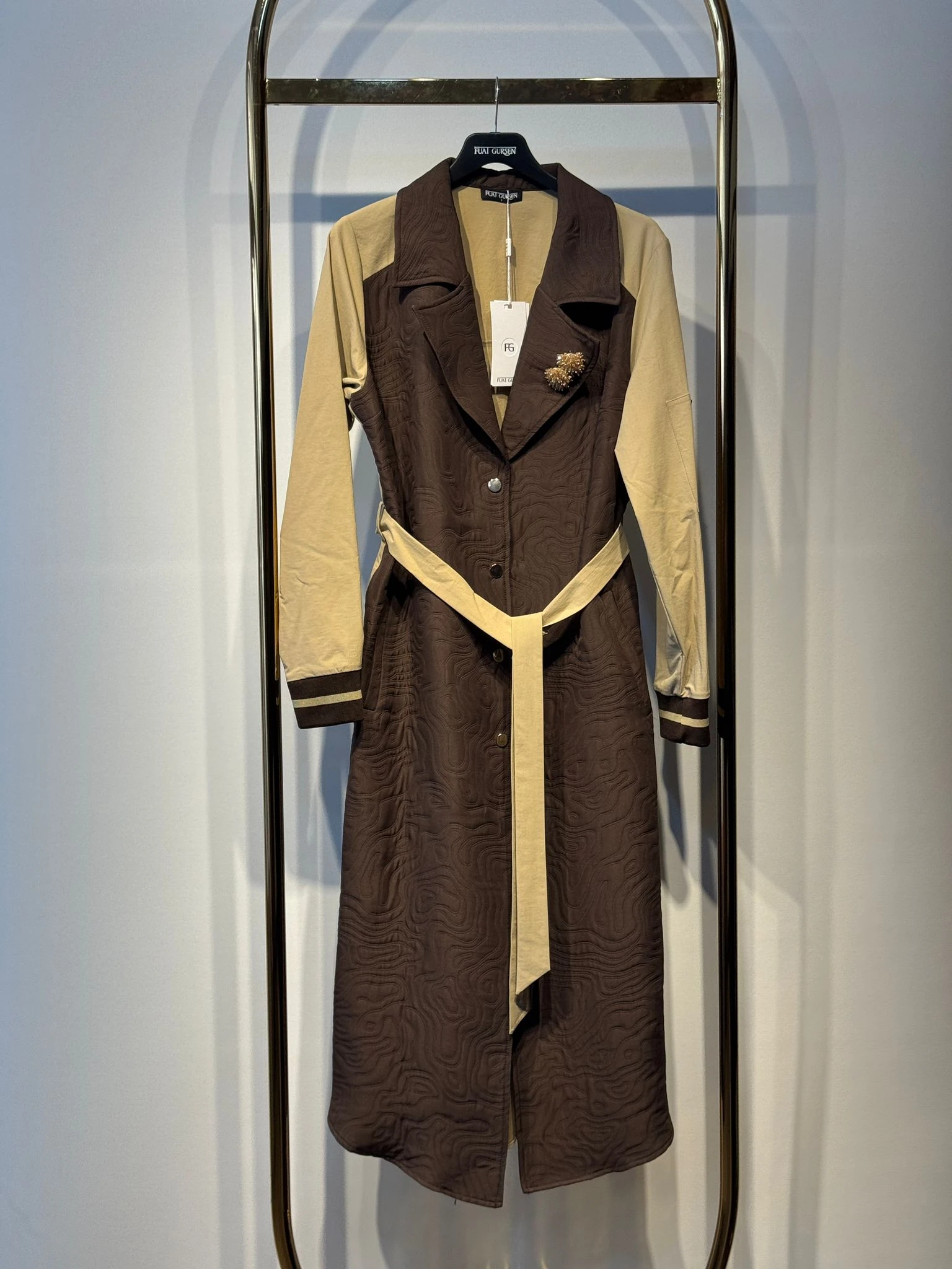 FUAT GÜRSEN Belden Bağlamalı Bronş Hediyeli Çift Ton Tasarım Uzun Kap