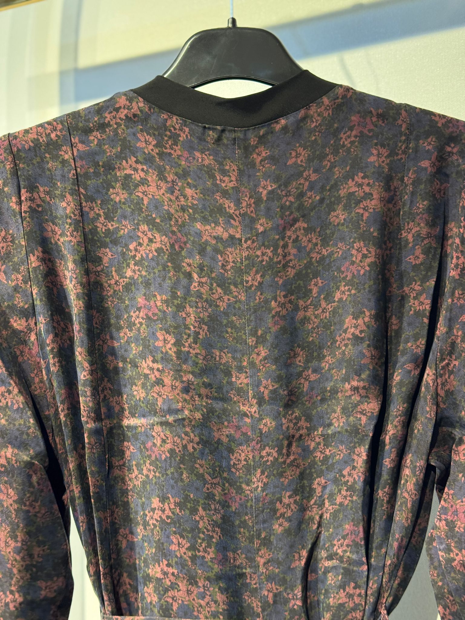 MİSSWHENCE 38829 Desenli Kumaş Belden Bağlamalı Uzun Elbise