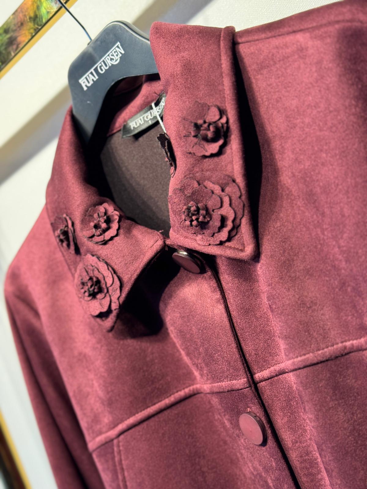 FUAT GÜRSEN Yaka Çiçek İşlemeli Süet Uzun Kap