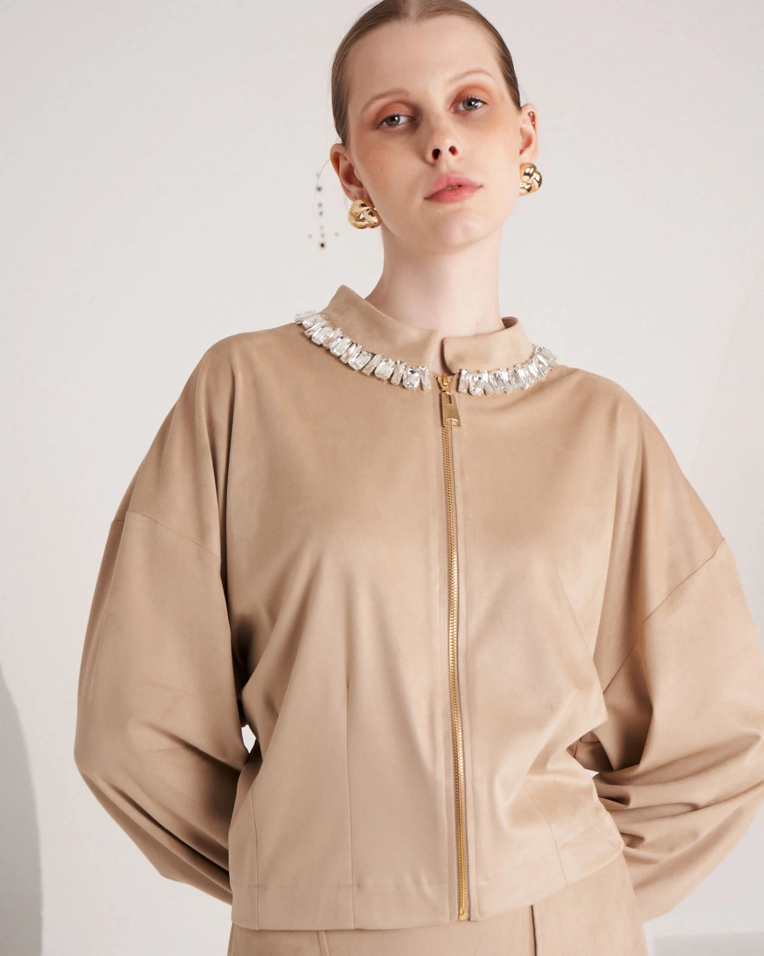 LİSA EXCLUSİVE Yakası Taş Detaylı Hırka- Nubuk Etekli Takım