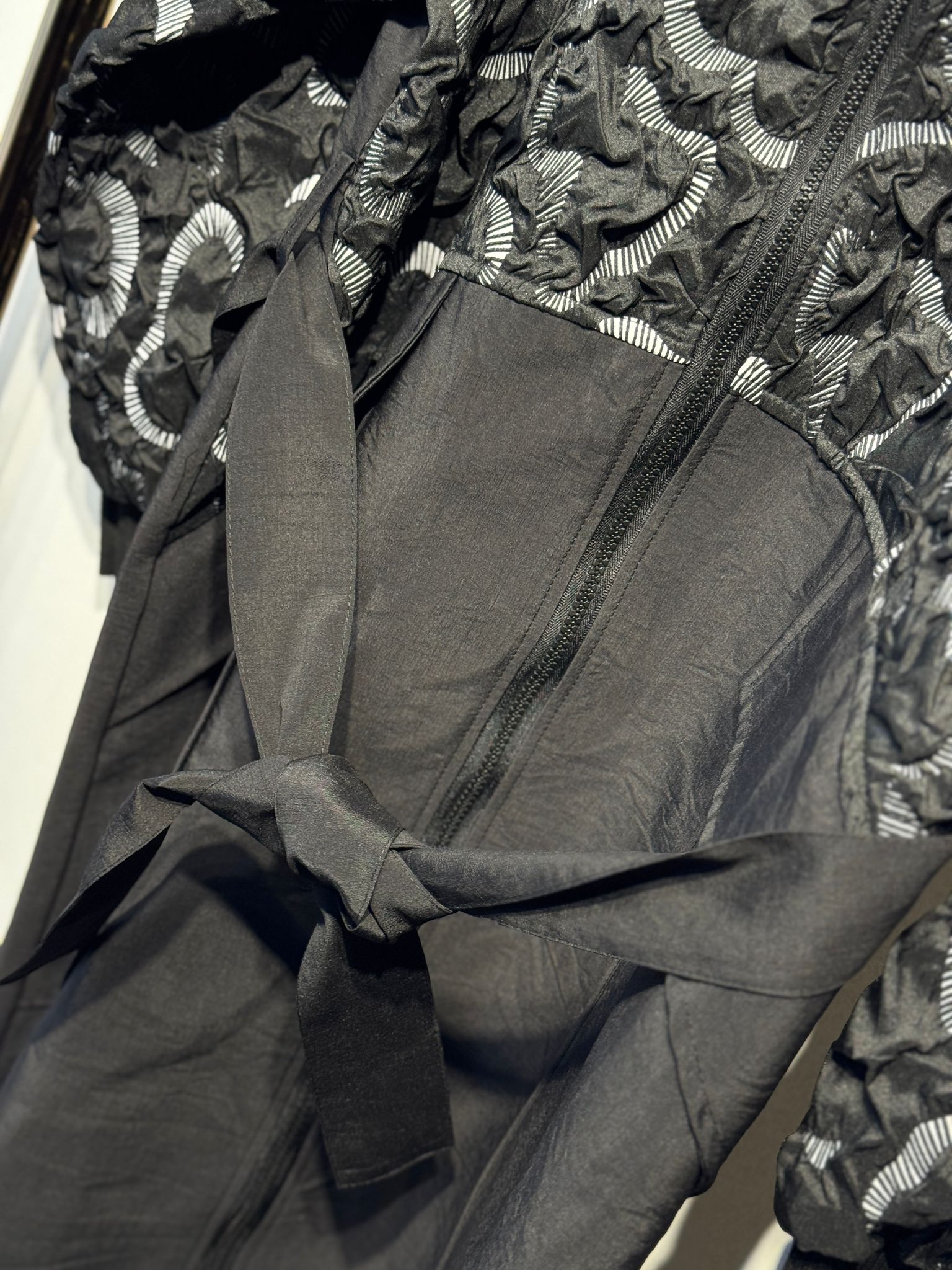 CEREMONY Önü Kapitone Garnili Kapşonlu Önden Fermuarlı Trençkot