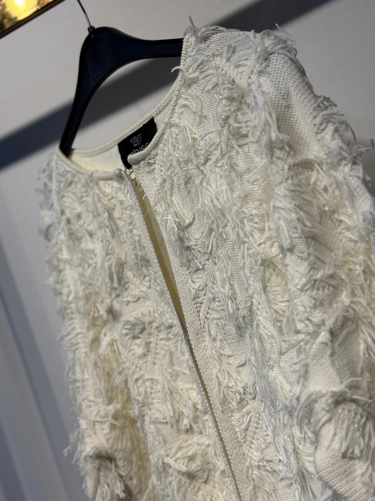 GHİSA Önden Çengel Bağlamalı Ful Saçak İşleme Detaylı Yakasız Triko Ceket