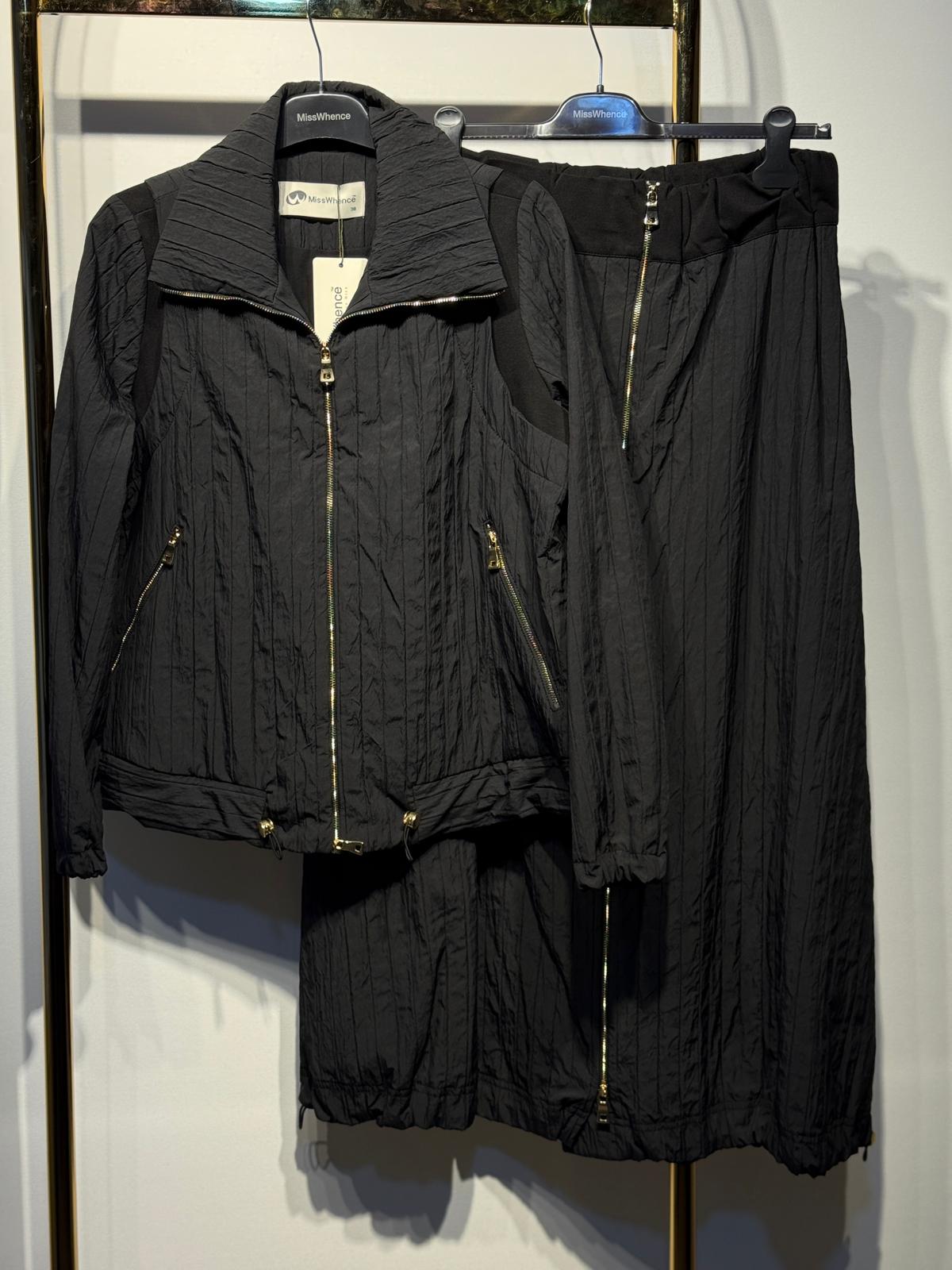 MİSSWHENCE 38216 Gold Fermuar Detaylı Kabartma Kumaş Ceket Etek Takım