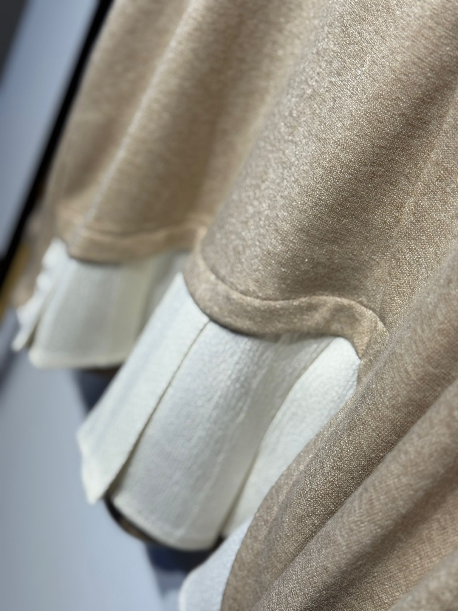 FUAT GÜRSEN Boyun Bronş Detaylı Yaka Tasarımlı Triko Tunik