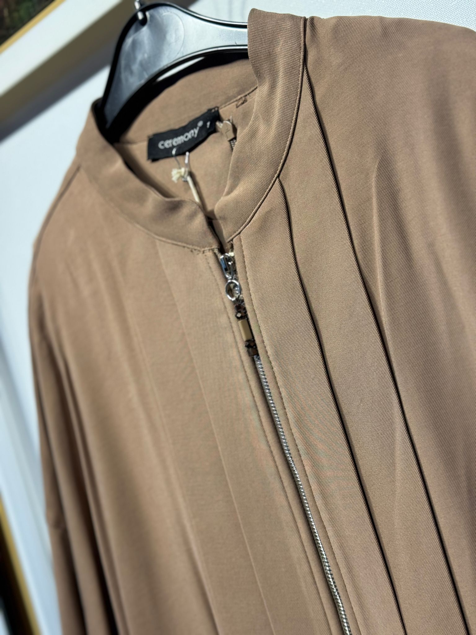 CEREMONY Ceketinin Önü Patı İki Pile İki Çiçek Taş Detaylı Elbiseli Takım