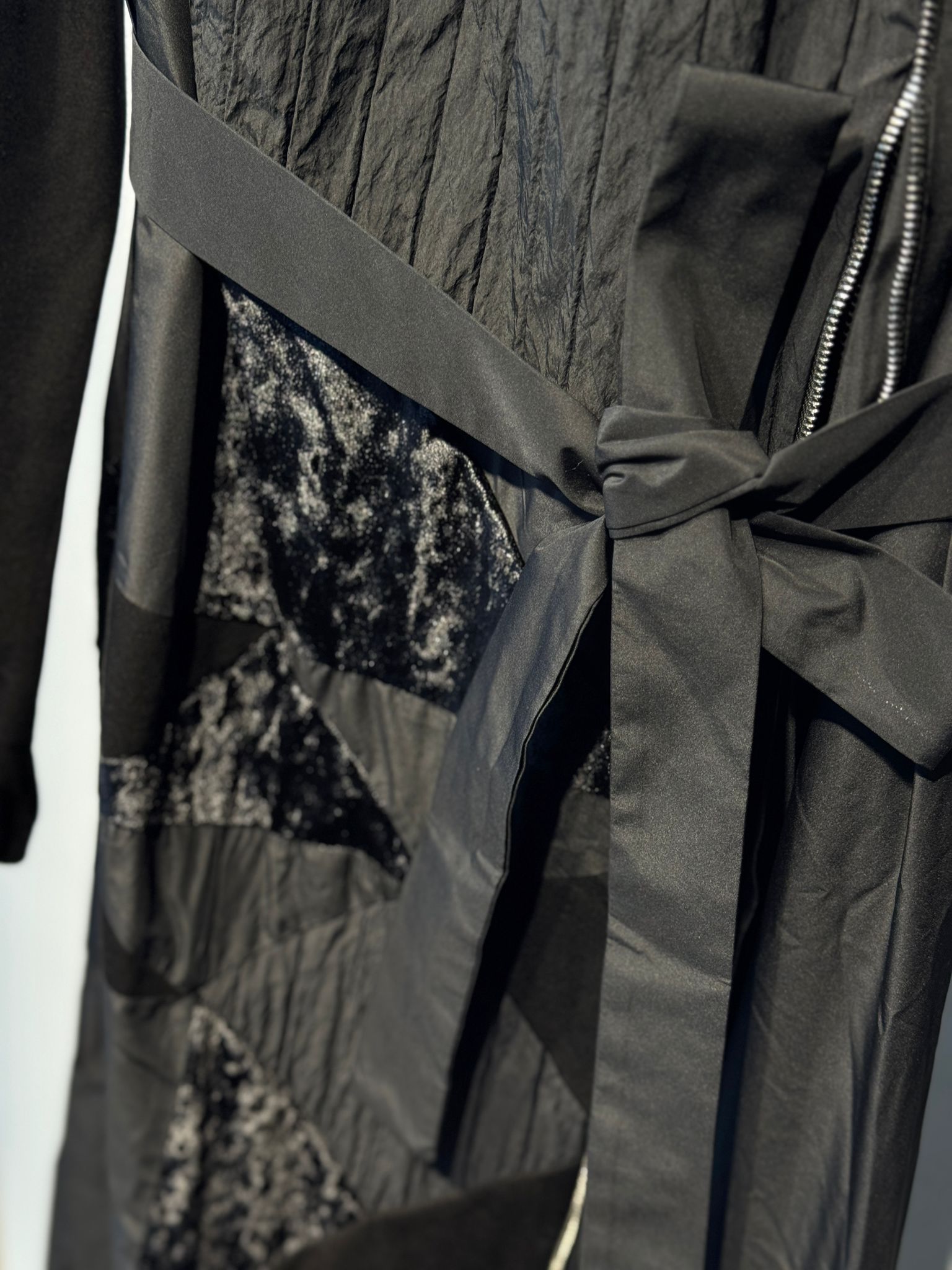 MİSSWHENCE 38813 Belden Bağlamalı Tasarım Uzun Tafta Elbise