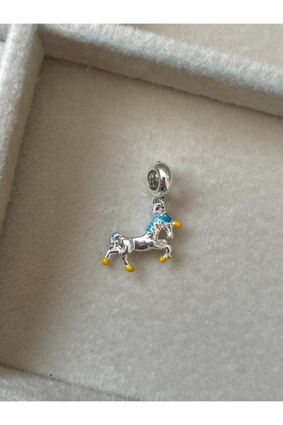 Sallanan Unicorn Charm