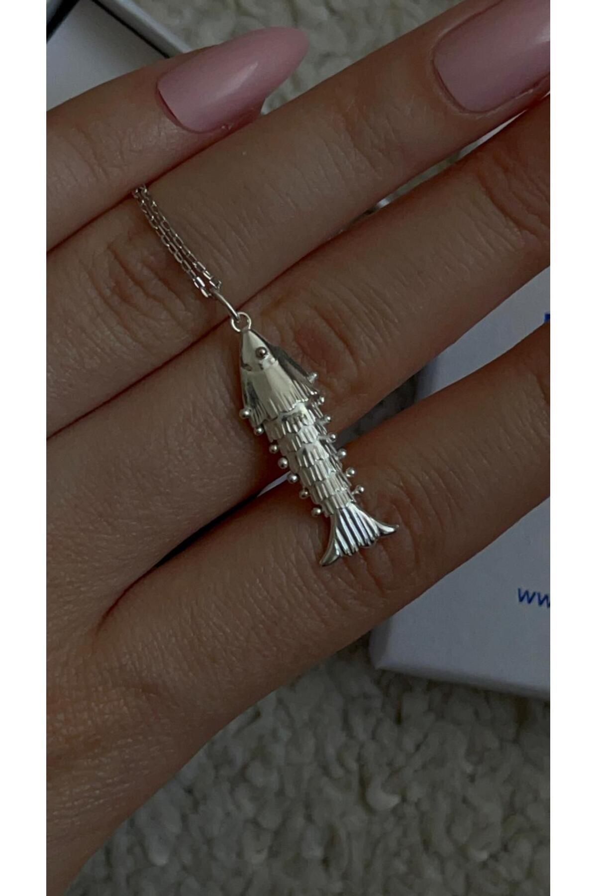 925 Ayar Gümüş Unisex Kıvrılan Balık Kolye