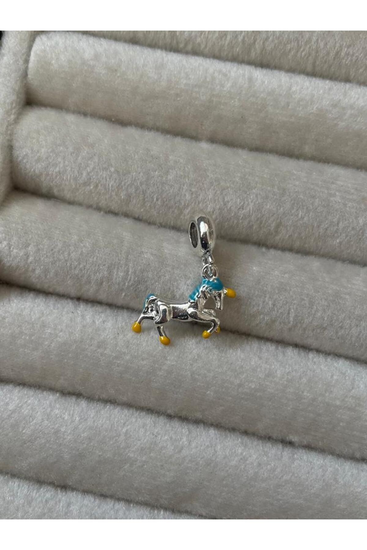 Sallanan Unicorn Charm