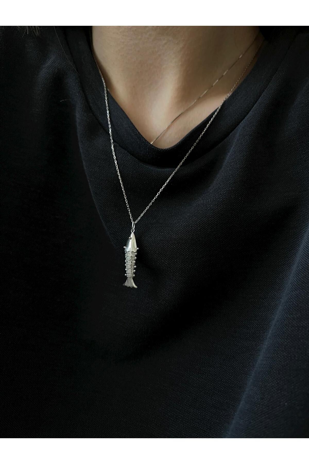 925 Ayar Gümüş Unisex Kıvrılan Balık Kolye