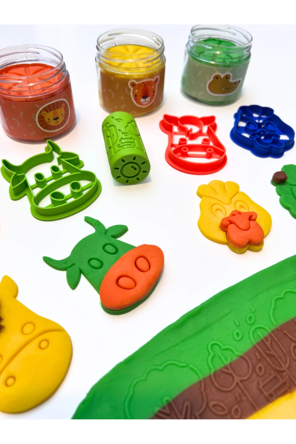 Doğal Oyun Hamuru Çiftlik Temalı Oyun Hamuru Seti -4*150gr, Kalıp, Damga Roller, Ahşap Merdane