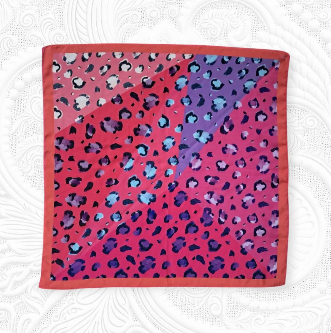 FULAR - LEOPARIN İZLERİ - 65X65 CM 