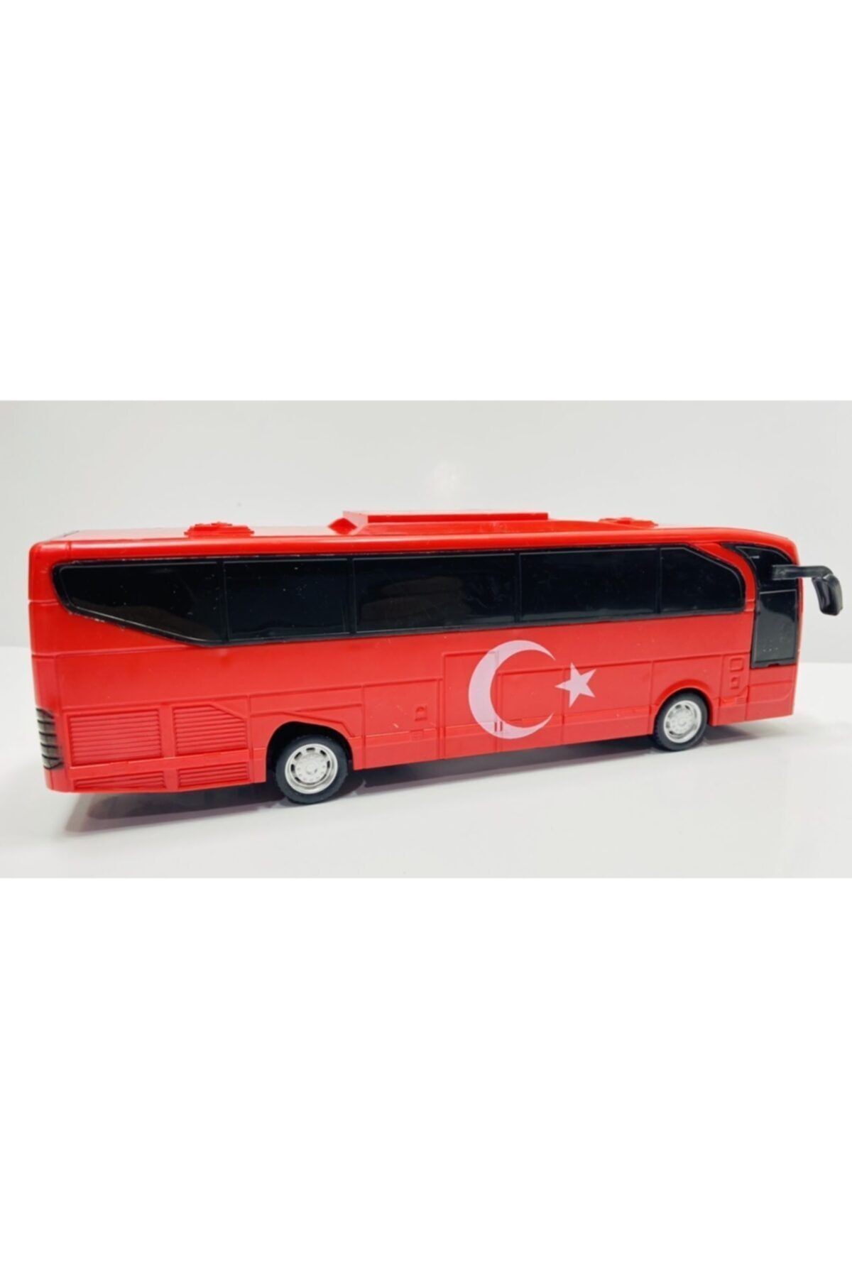 Sürtmeli Türk Bayraklı Takım Otobüsü