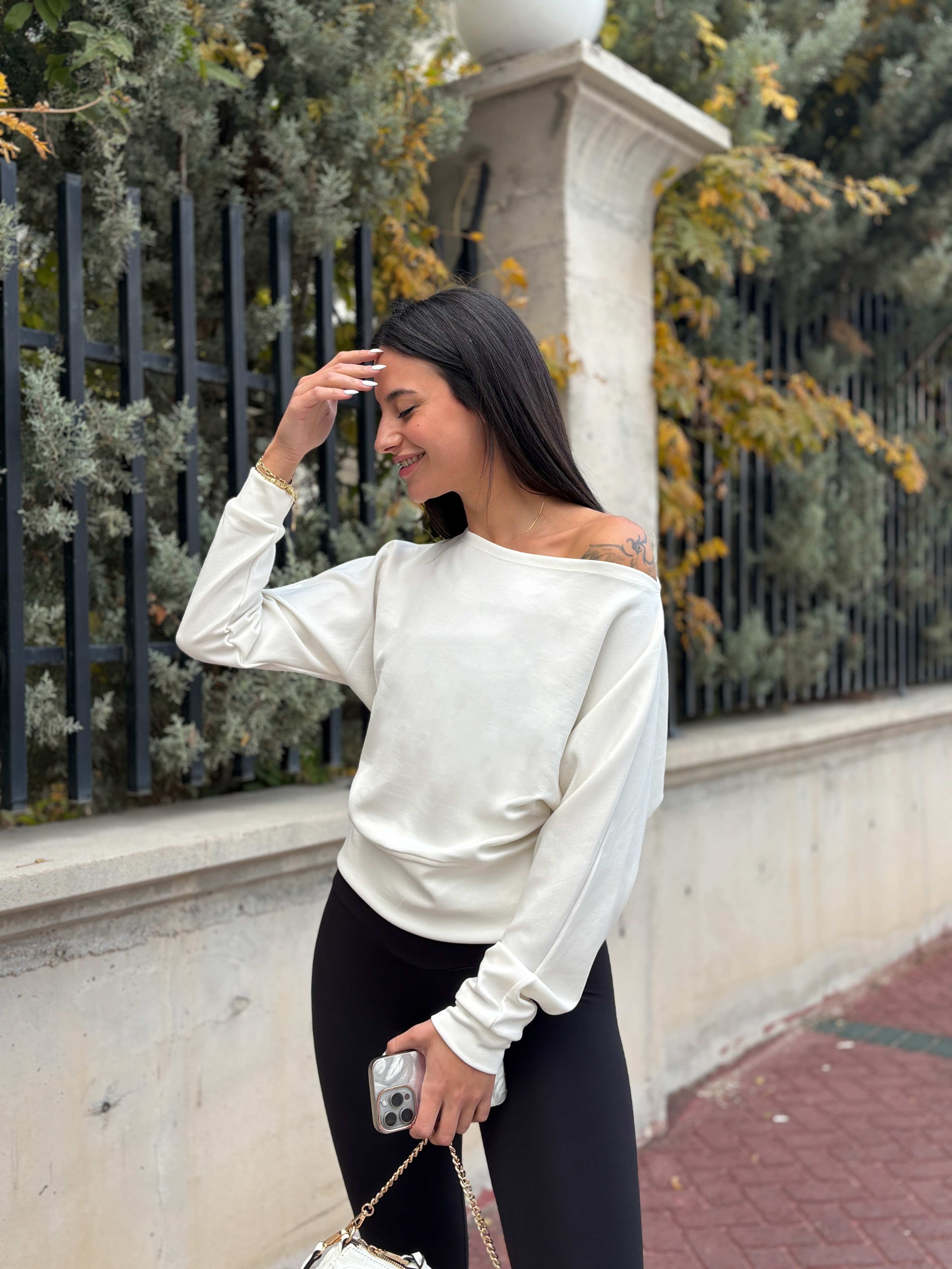 Ekru Düşük Omuz Sweatshirt