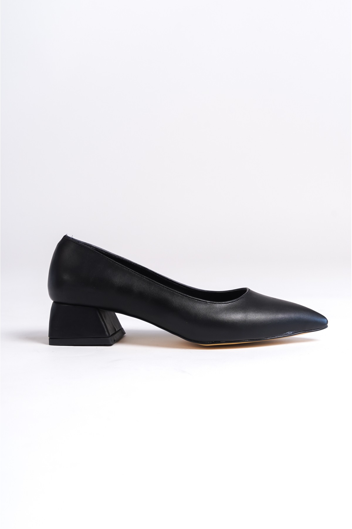 Gijon Kadın Sivri Burunlu Alçak Topuklu Klasik Günlük Babet Görünümlü Topuklu Ayakkabı