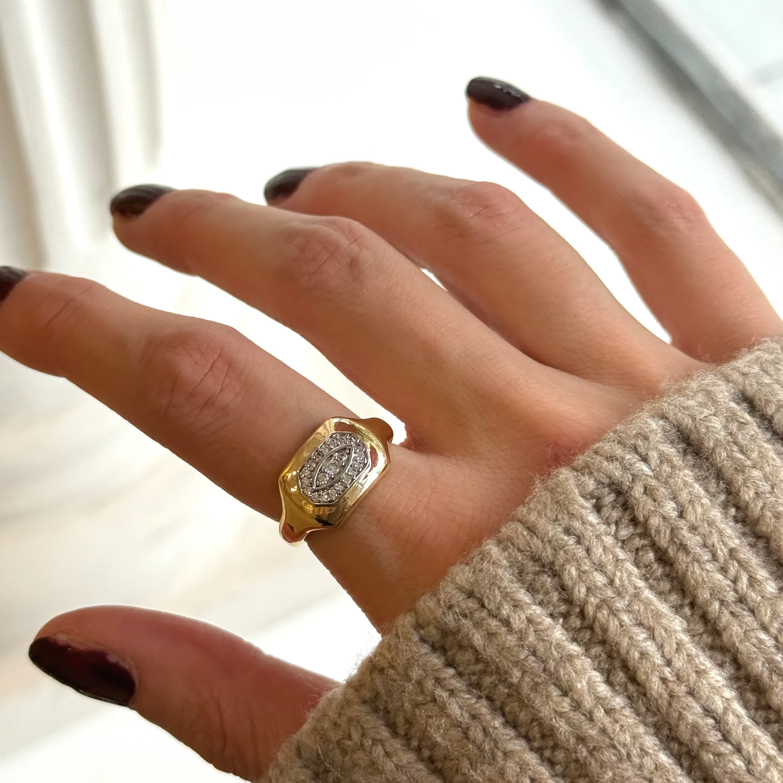 Taş Detaylı Tasarım Yüzük 3032