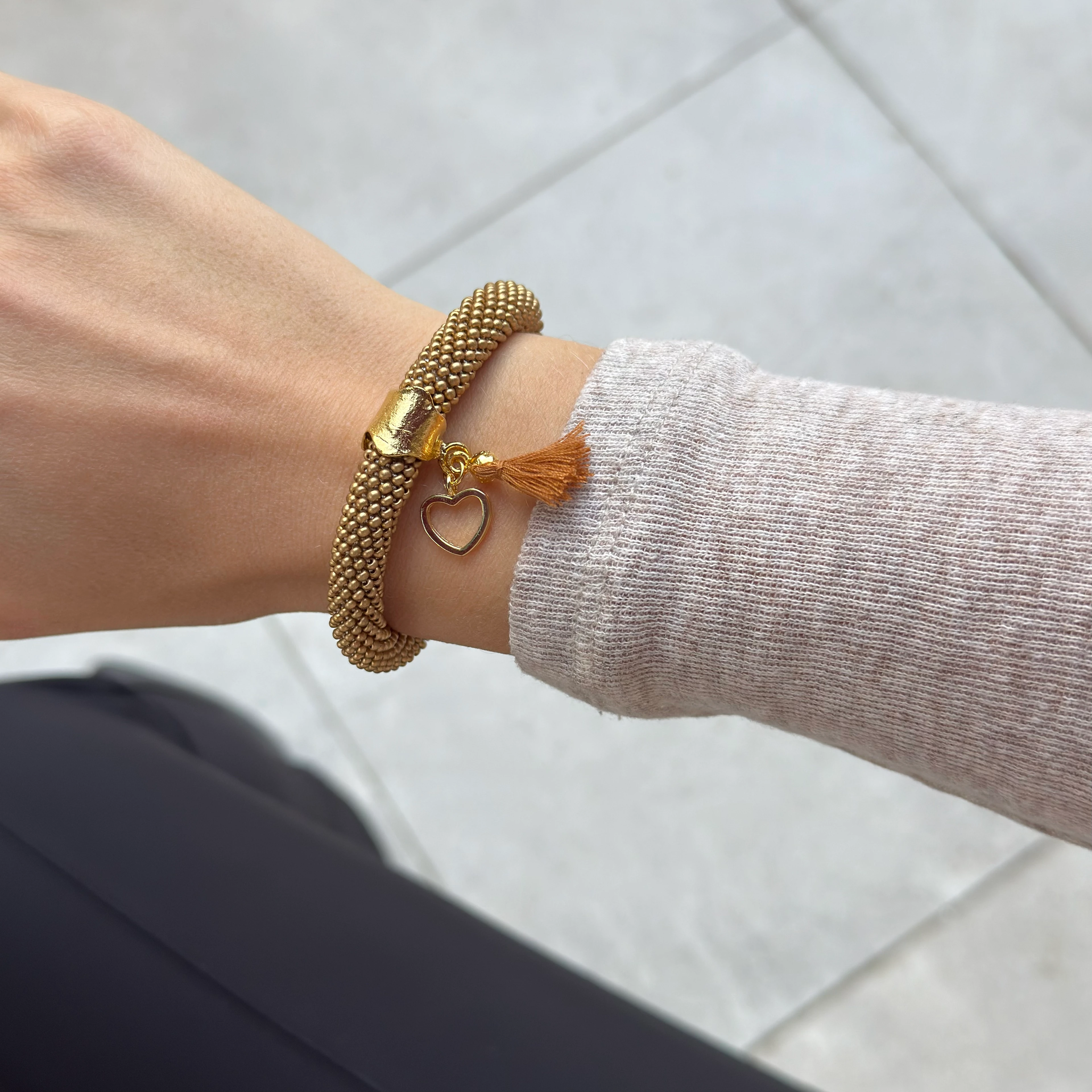 Charmlı Kum Boncuk Bileklik