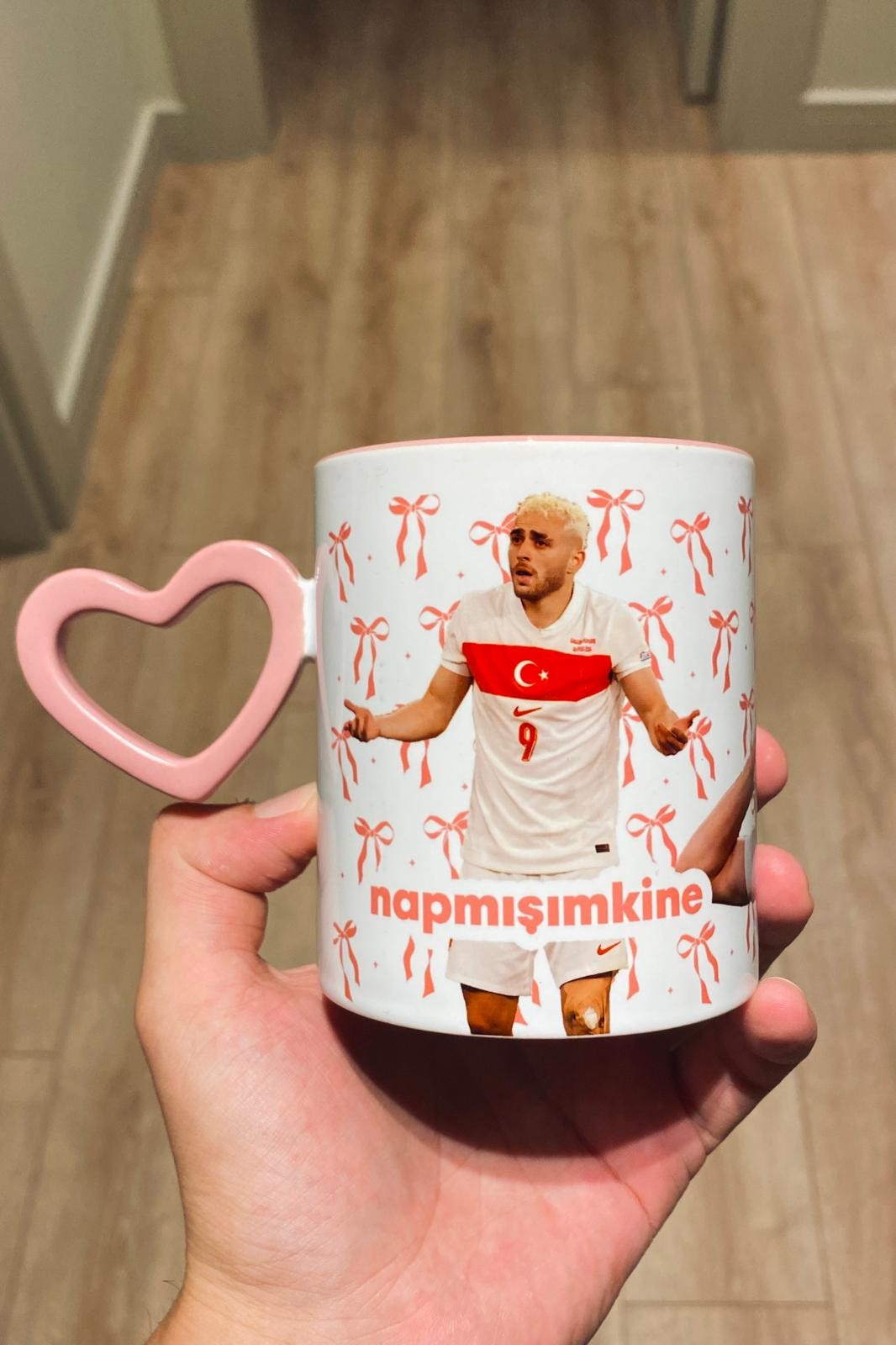 NAPMIŞIMKİNE Barış Alper Yılmaz Kalpli Kulplu Pembe Kupa Bardak #bizimcocuklar