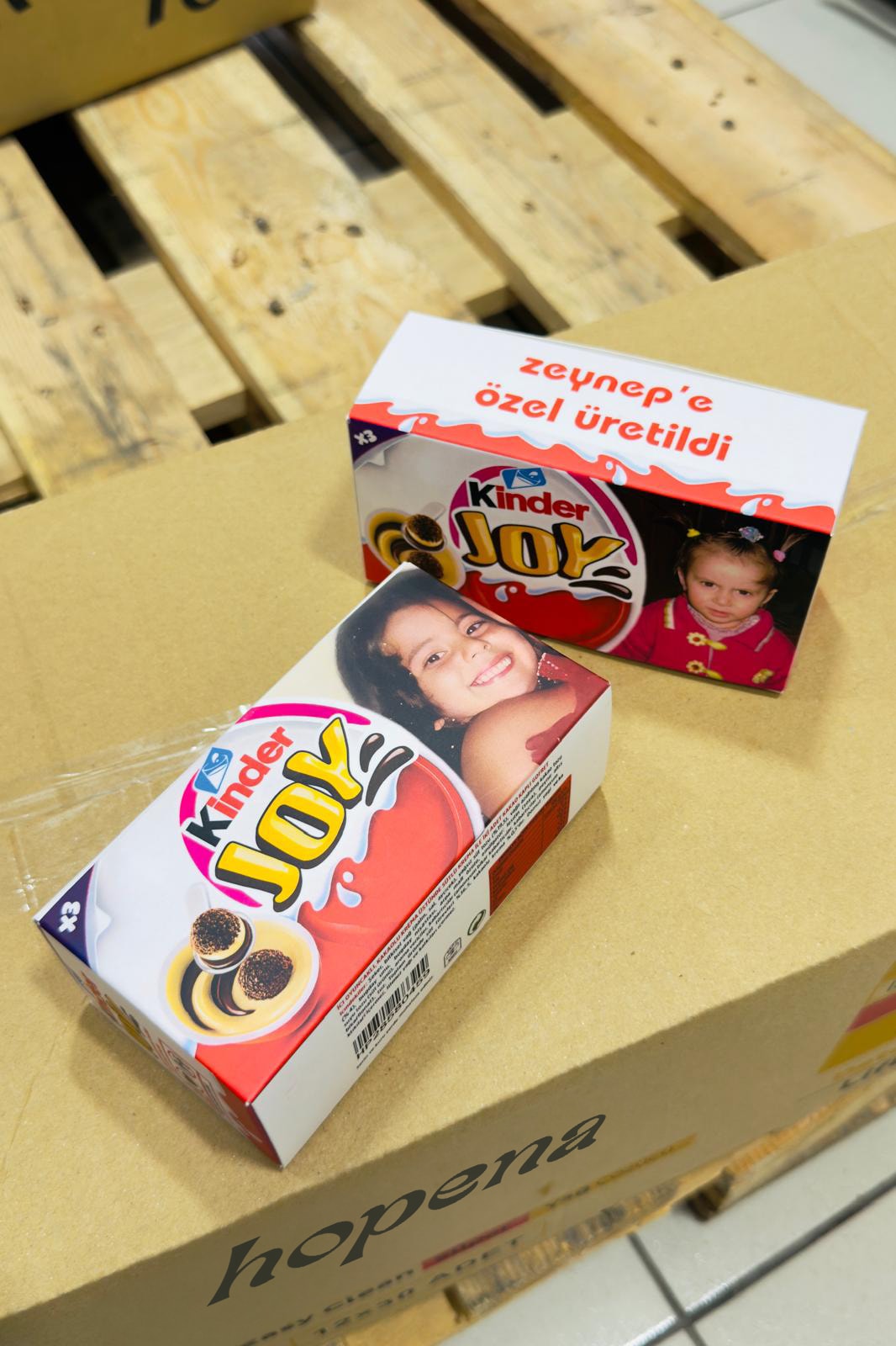 Kişiye Özel Kutu İçerisinde Kinder Joy Seti