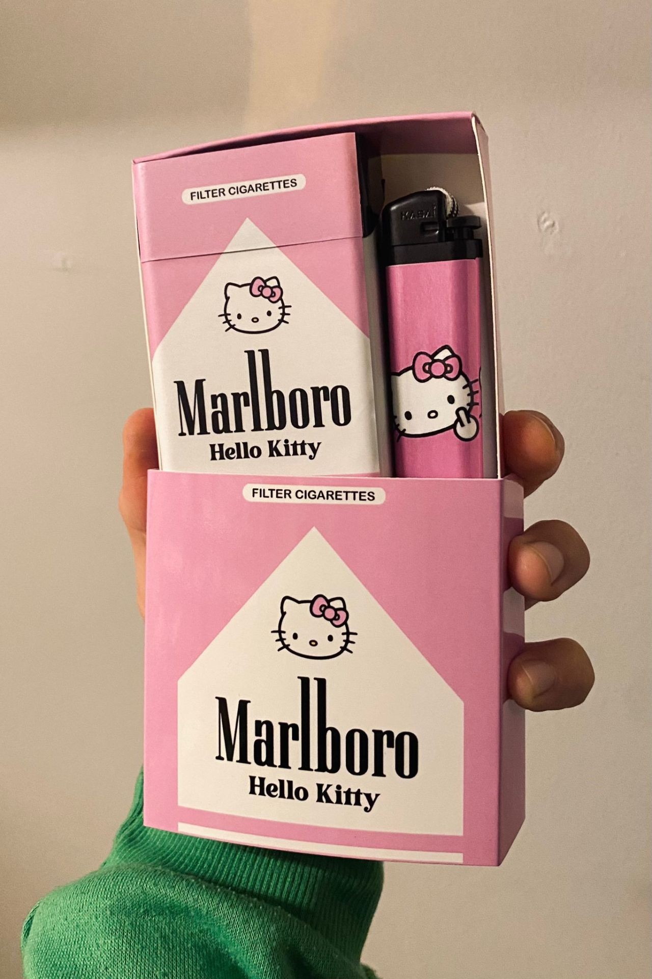 Özel Hediye Kutulu 2'li Çakmak - Sigara Tabakası Seti Hello Kitty