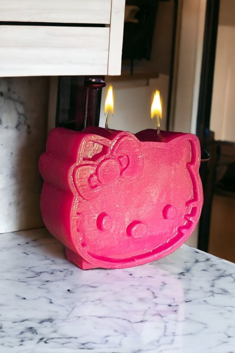 3D Hello Kitty Mum - Özel Tasarım Çilek Kokulu Mum