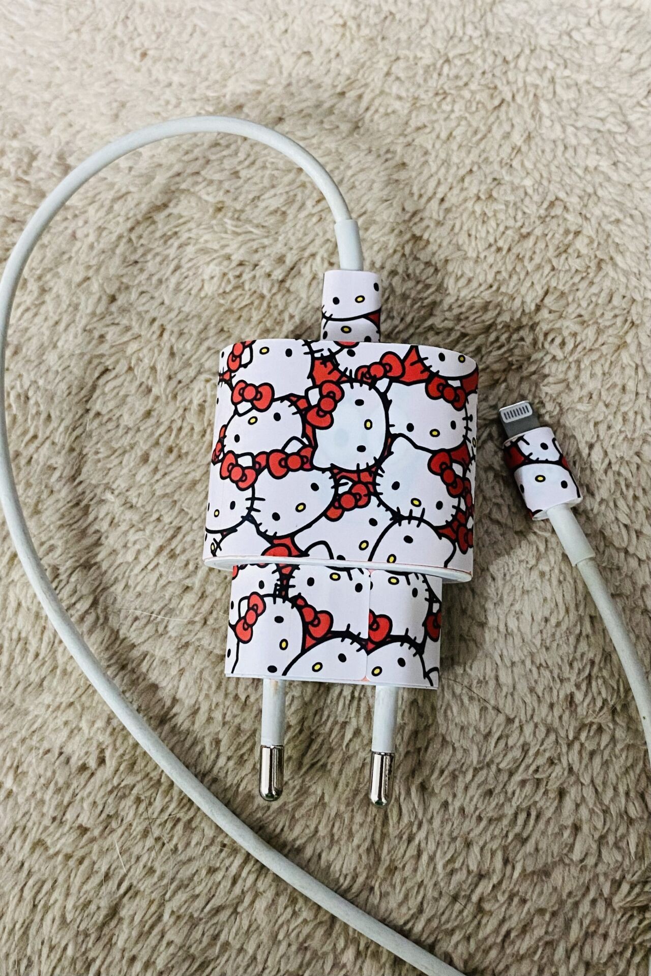 iPhone 20W Şarj Aleti Kaplaması - Kolaj Hello Kitty