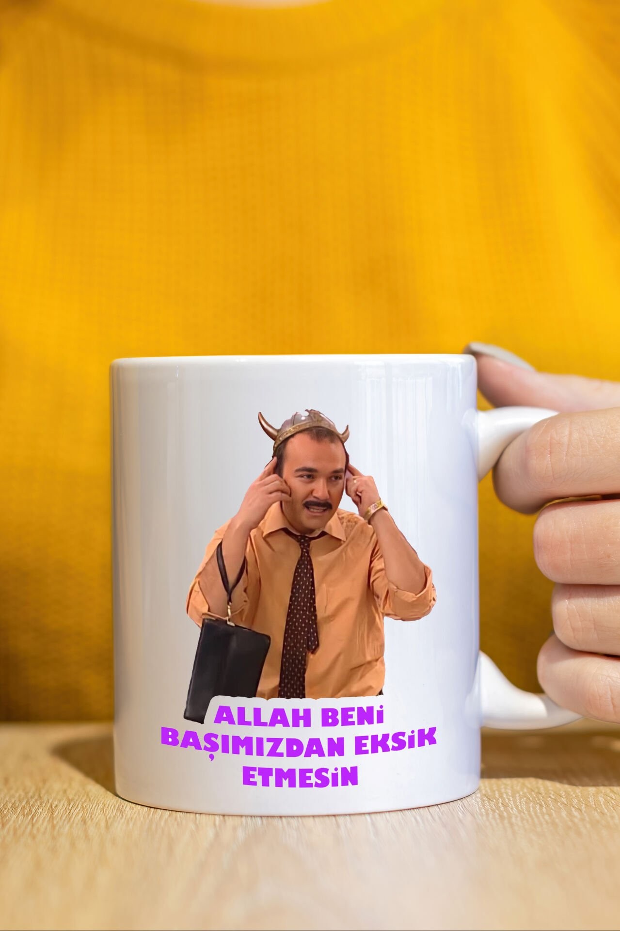 Beyaz Kupa Burhan Allah Başımızdan Eksik Etmesin
