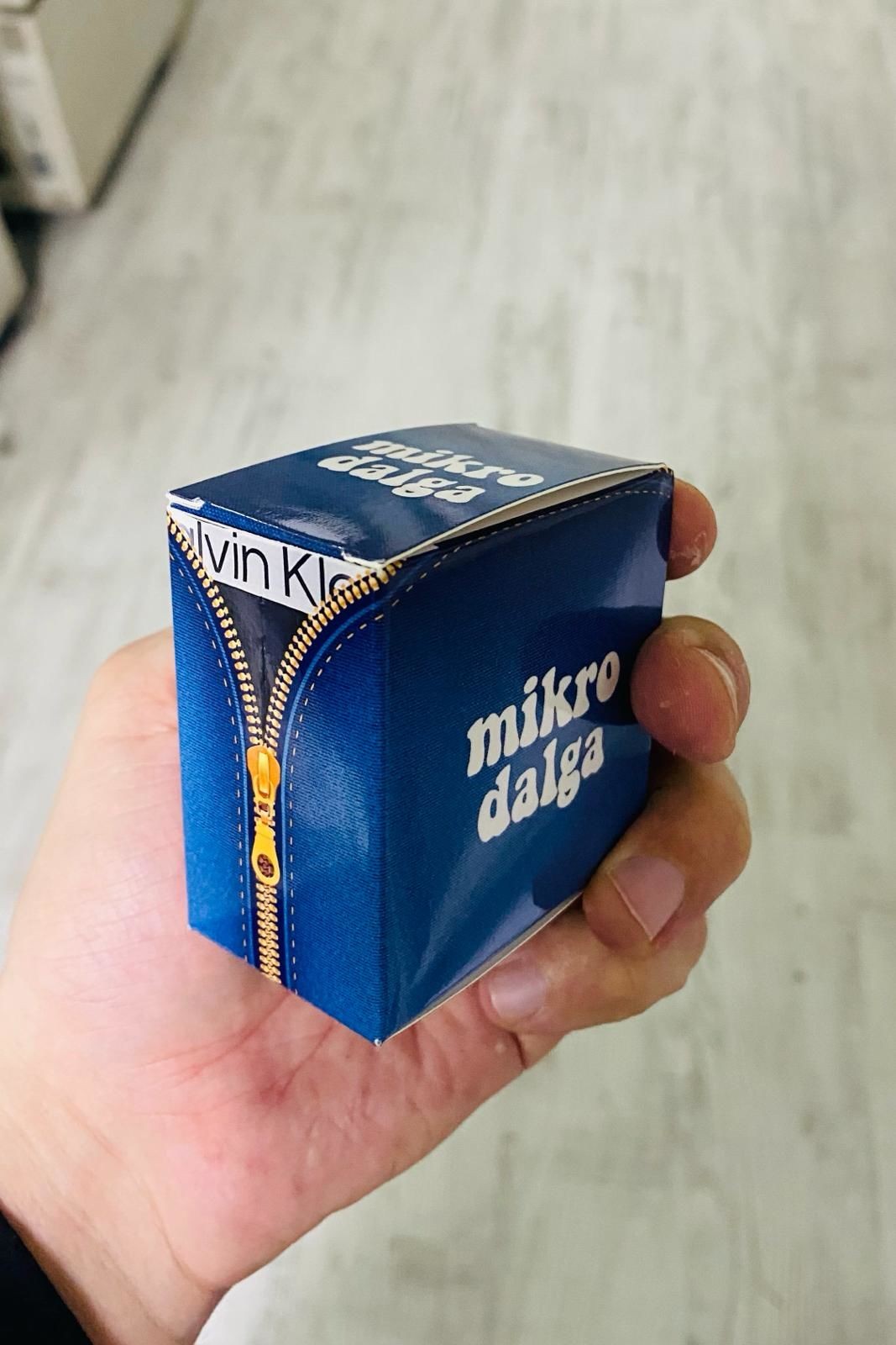 Mikro Dalga Özel Kutulu Anahtarlık +18