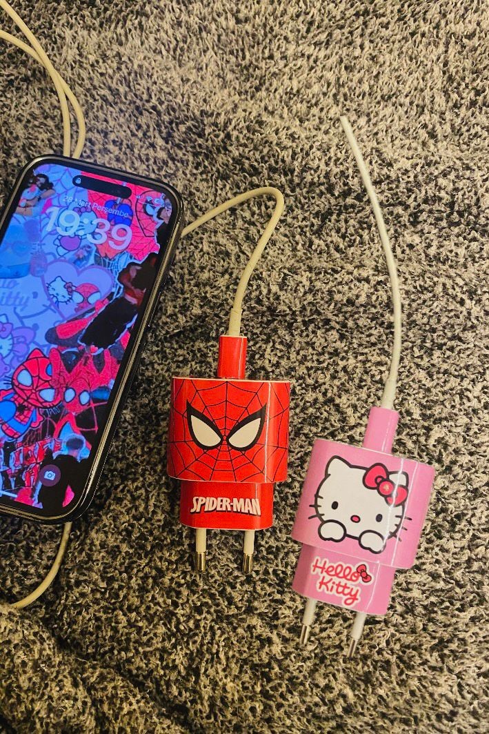 2'li iPhone 20W Şarj Aleti Kaplaması - Spiderman Hello Kitty