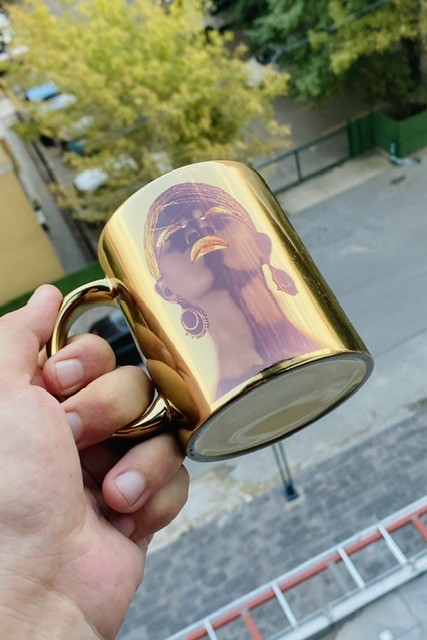 Güzellik Merkezi Afrikalı Kadın Gold Porselen Kupa
