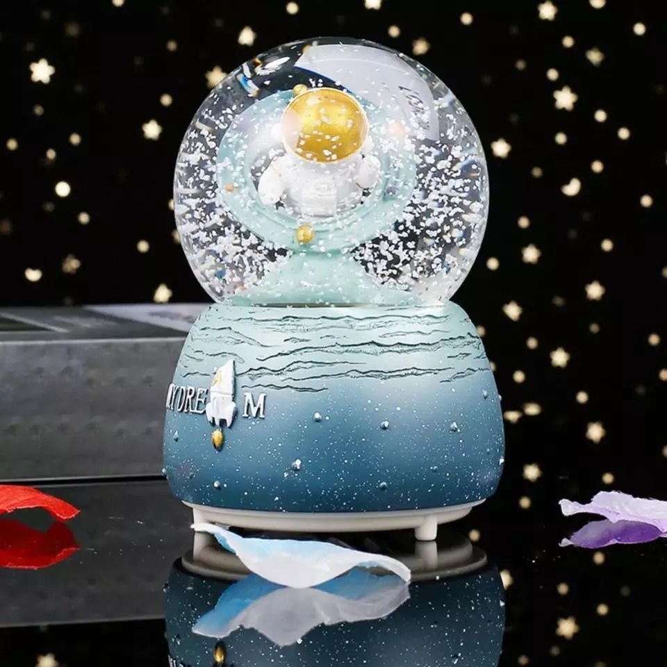 Astronot Işıklı Orta Boy Kar Küresi