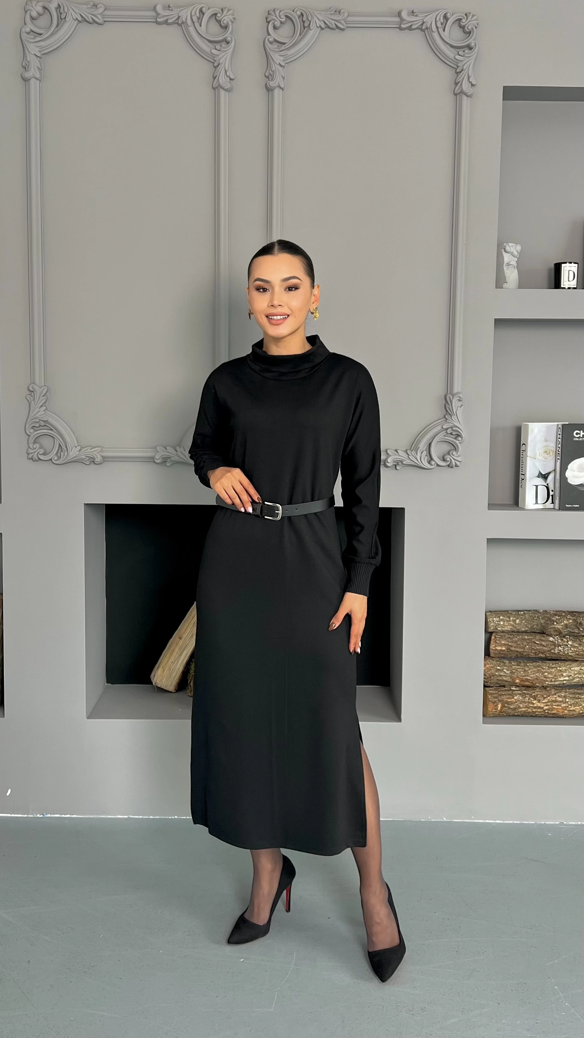 Yırtmaç Detaylı Basıc Elbise - Siyah