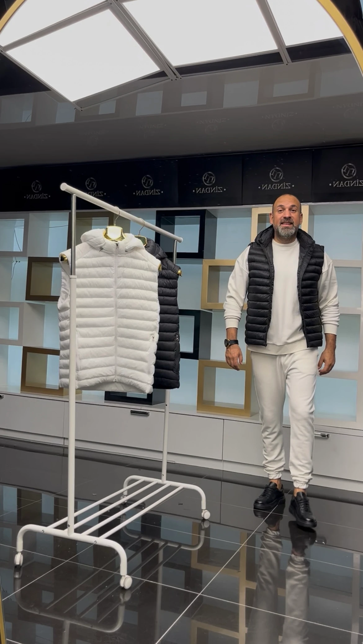 Çıkarılabilir Kapüşonlu Şişme Yelek Siyah