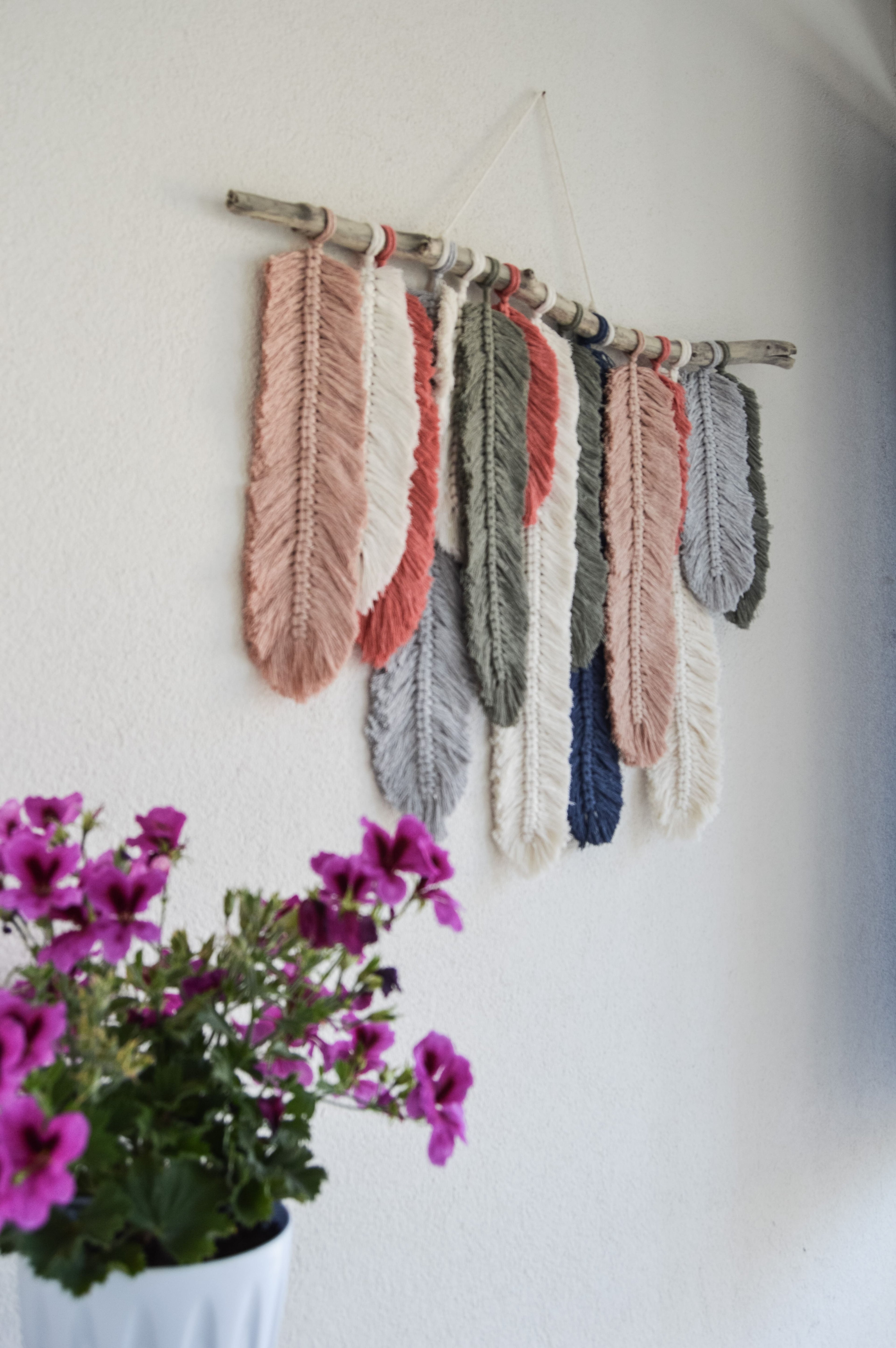 RENKLIYAPRAK   I   Large Macrame Feather Wall Hanging, Woven Leaf Suspension, Yarn Wall Decor, Colorful Tapestry, Boho Fiber Wall Art, Gift for Mother day